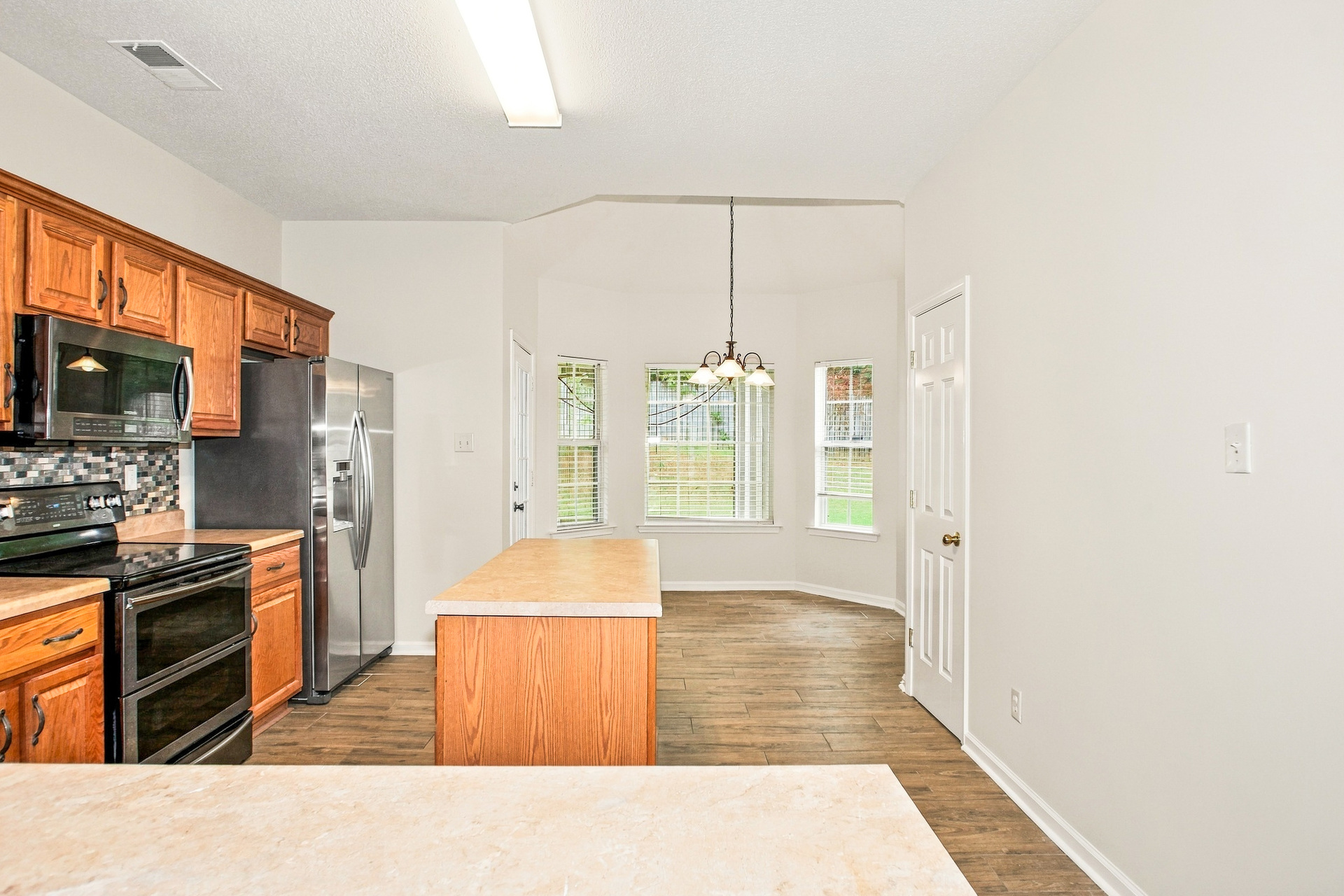 Photo 7 of 28 of 5634 Tulip Grove Dr, Memphis, TN