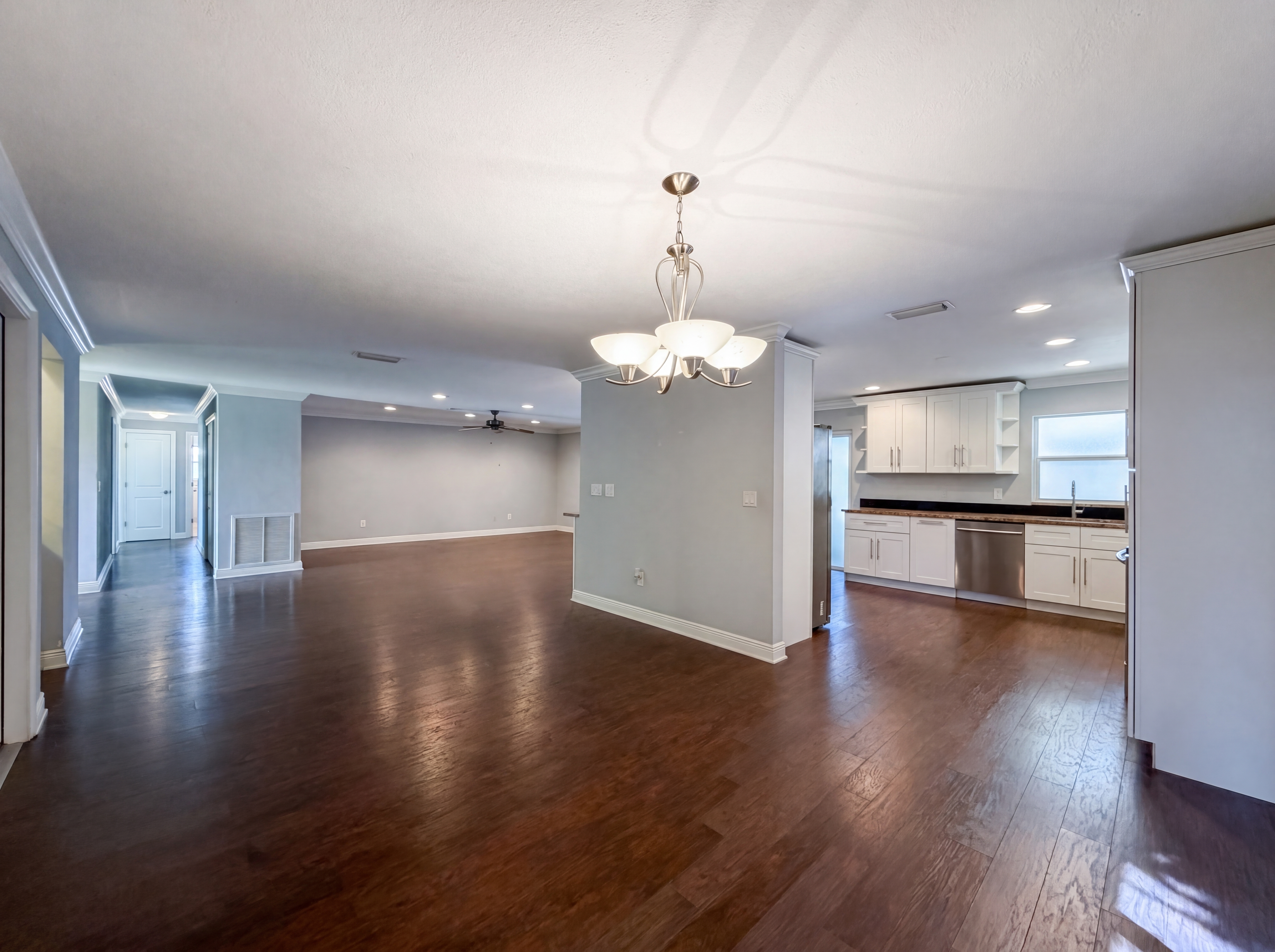 Photo 13 of 33 of 5644 Eichen Cir W, Fort Myers, FL