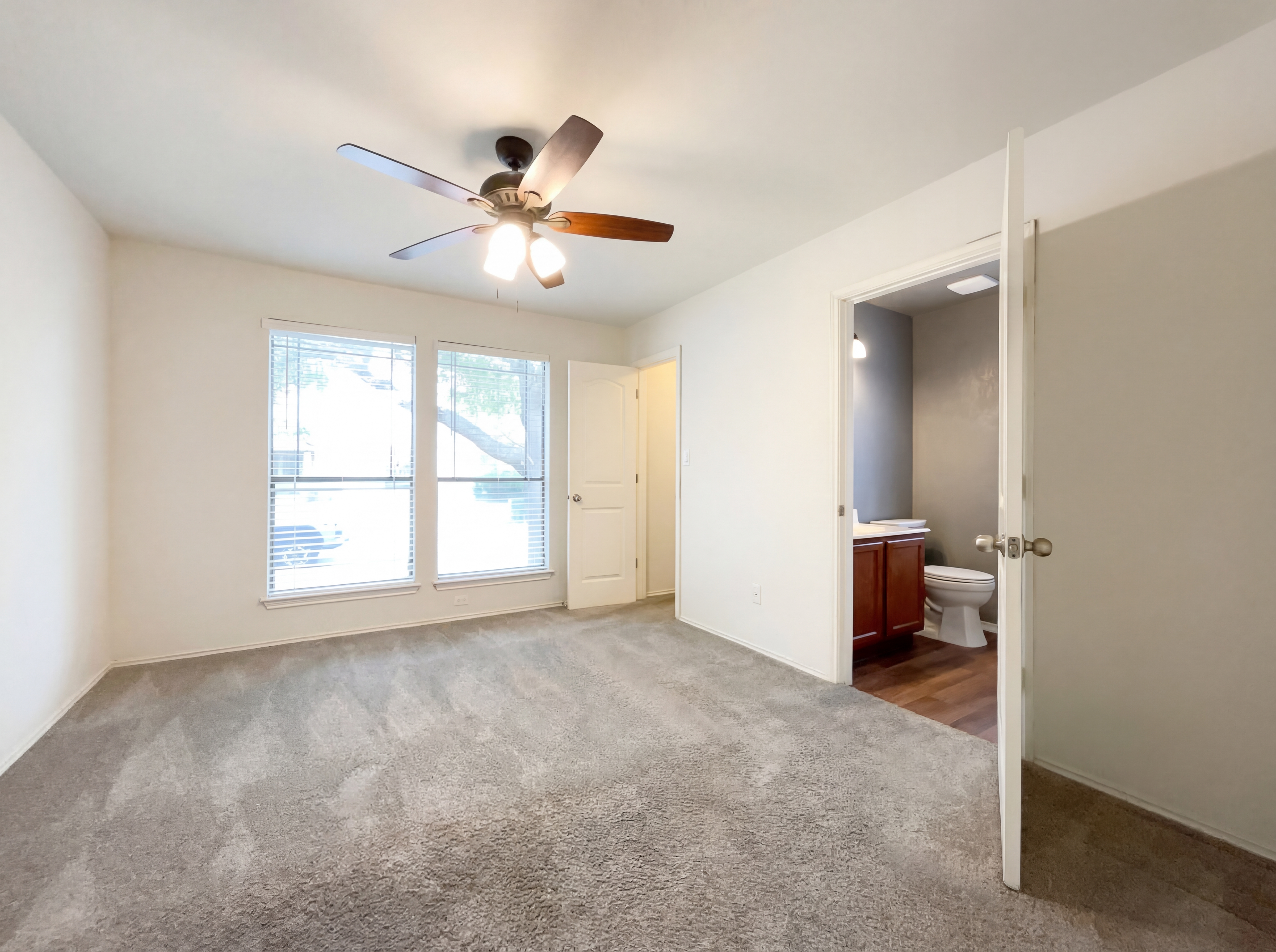 Photo 4 of 34 of 15102 Imes Ln, Austin, TX