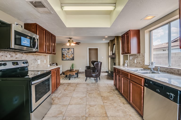 Photo 7 of 33 - 4658 W Aire Libre Ave, Glendale, AZ 85306