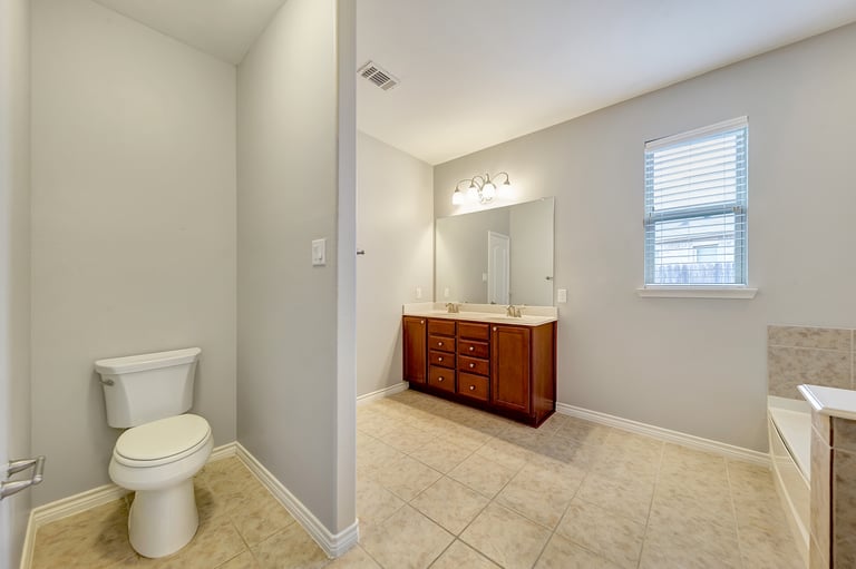 Photo 19 of 26 - 8737 Stone Valley Dr, Fort Worth, TX 76244