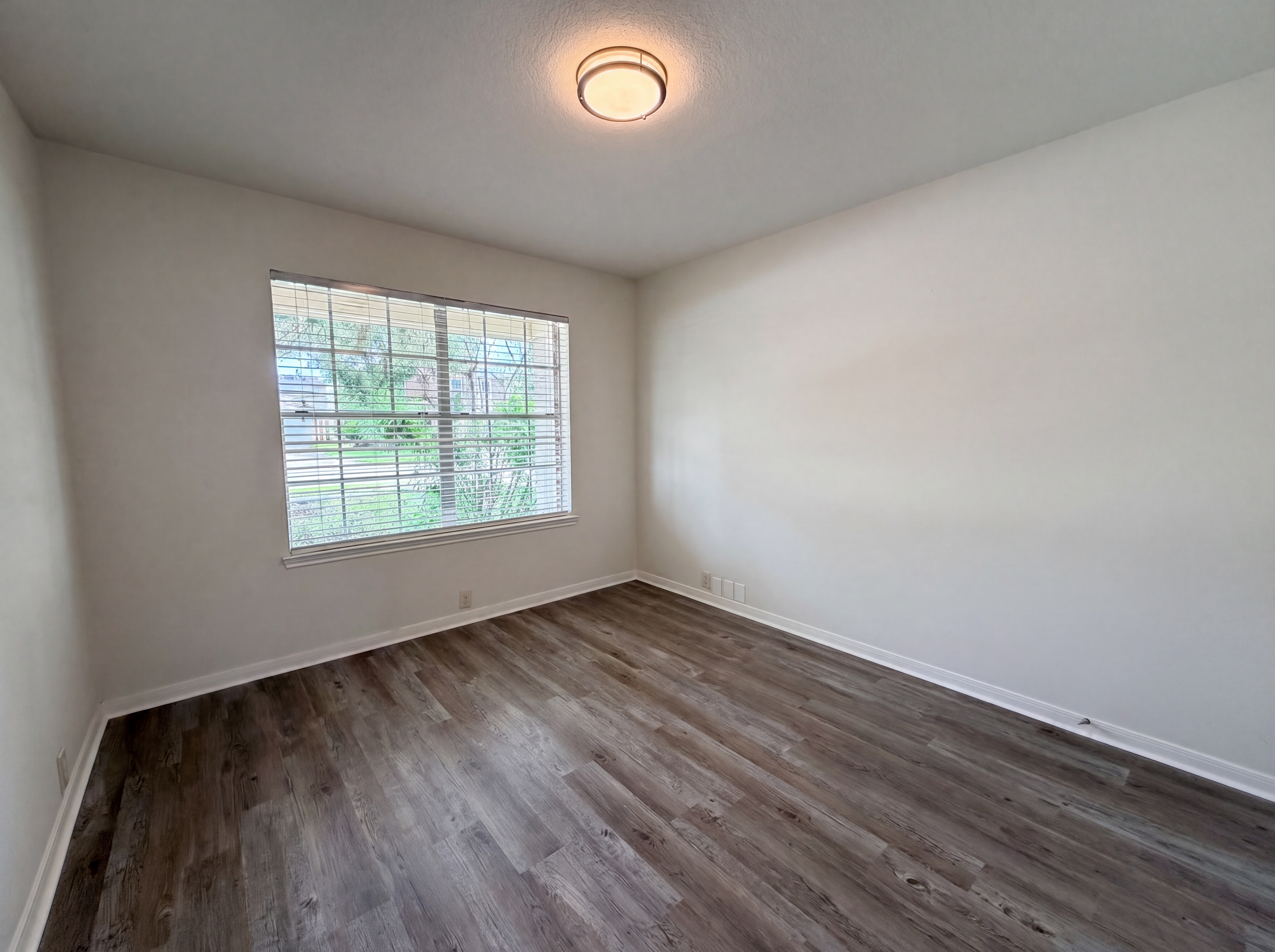Photo 10 of 23 of 11918 Sonora Springs Dr, Tomball, TX