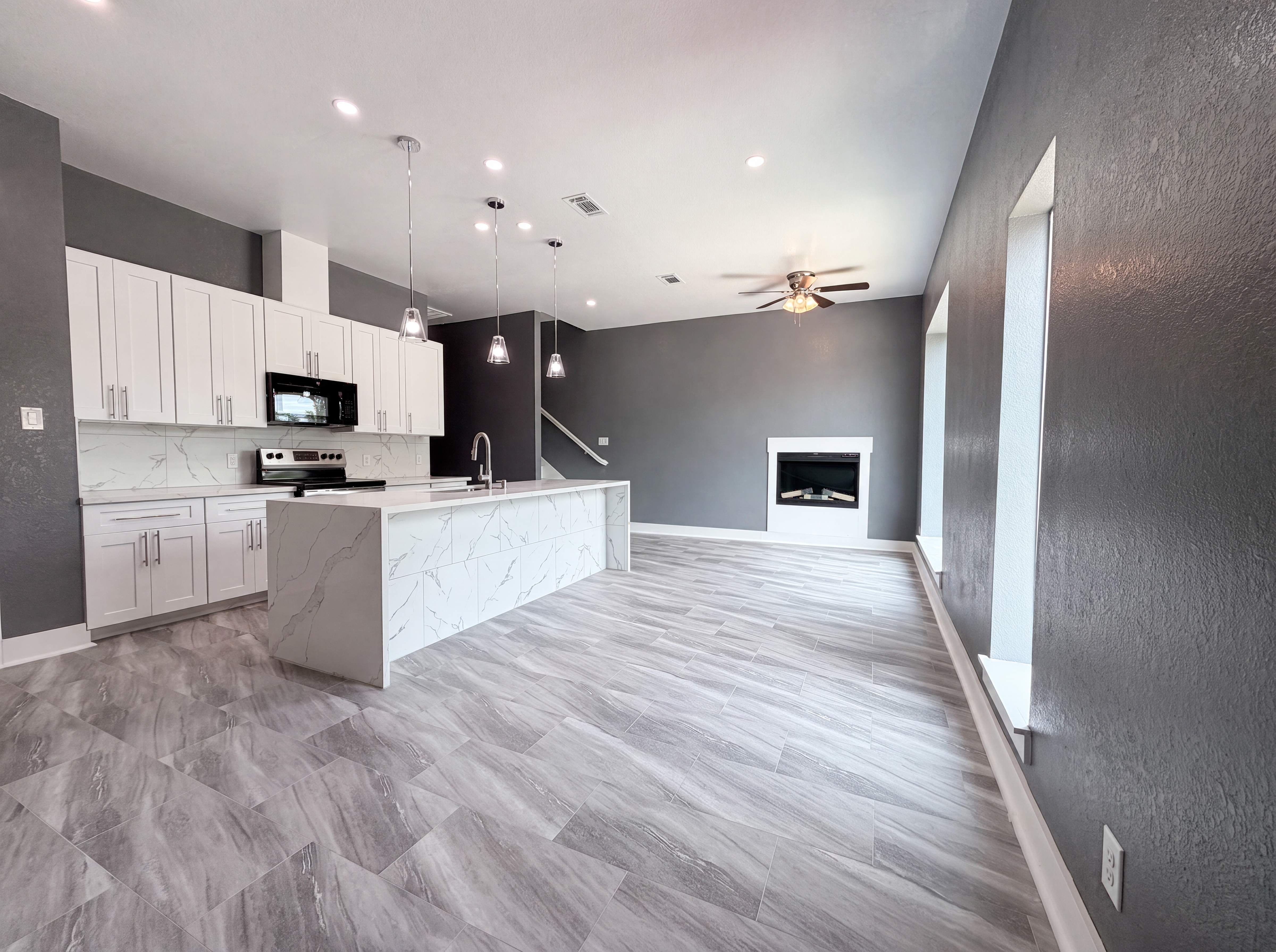 Photo 3 of 19 of 4704 Ward St, Houston, TX