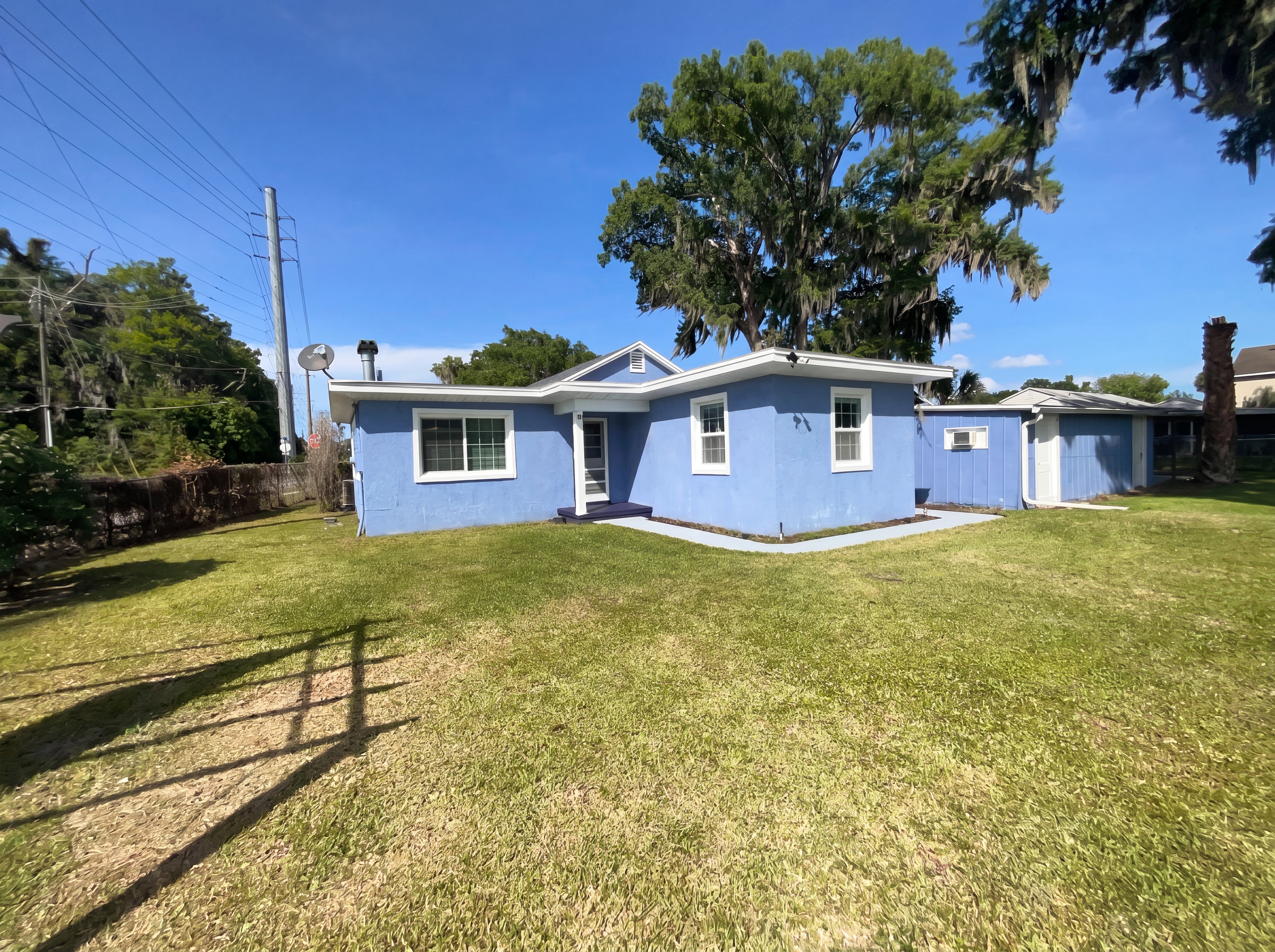 Photo 5 of 42 of 302 E Drury Ave, Kissimmee, FL