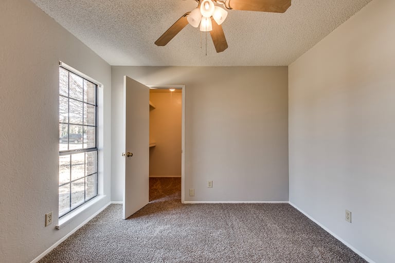 Photo 18 of 23 - 5684 Powers St, The Colony, TX 75056