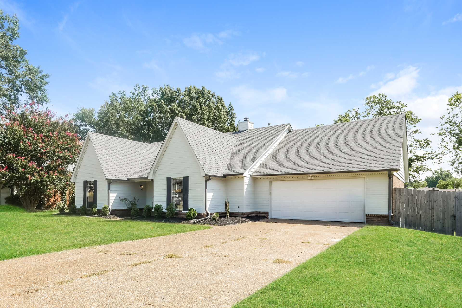Photo 7 of 41 of 3530 Josee Ln, Bartlett, TN