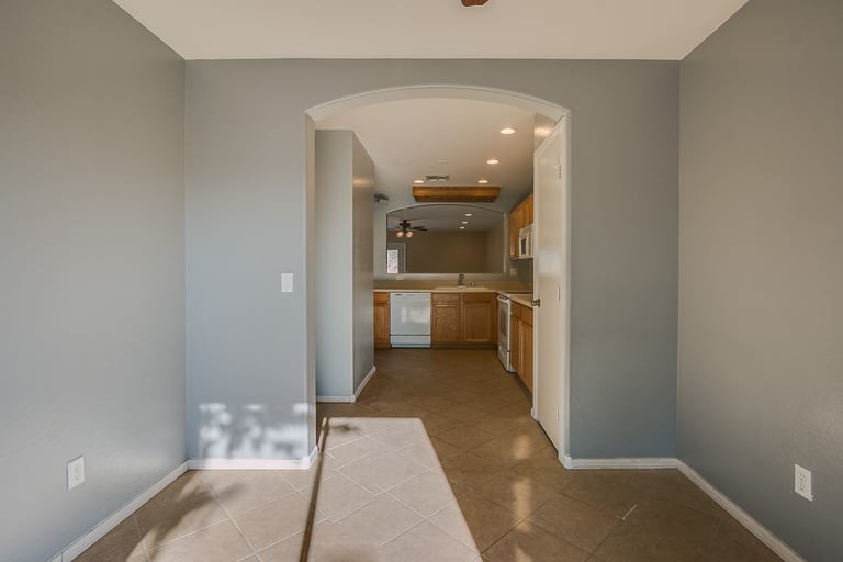 Photo 10 of 25 - 7010 S 24th Ln, Phoenix, AZ 85041