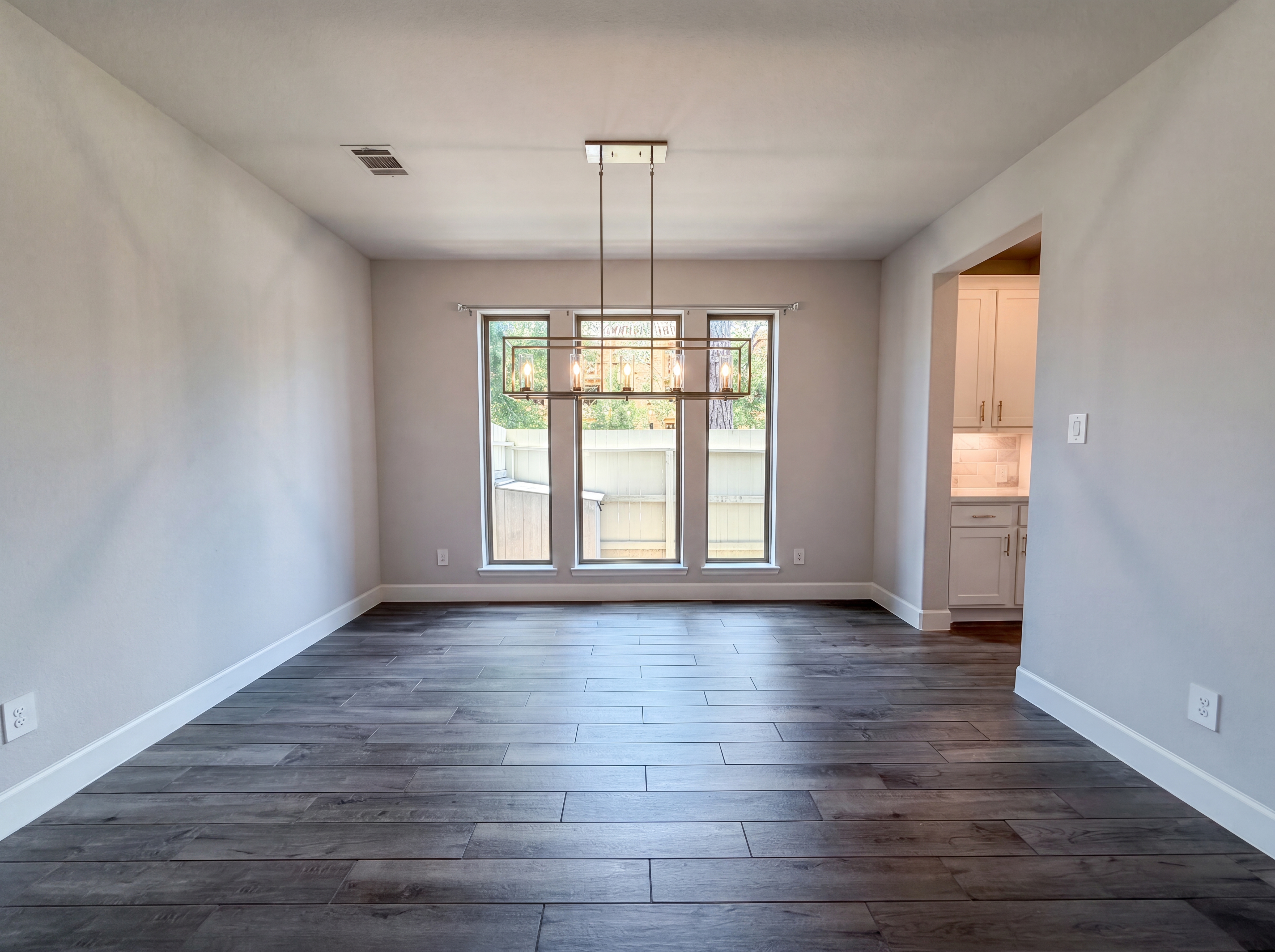 Photo 6 of 29 of 15418 Legacy Park Way, Pinehurst, TX