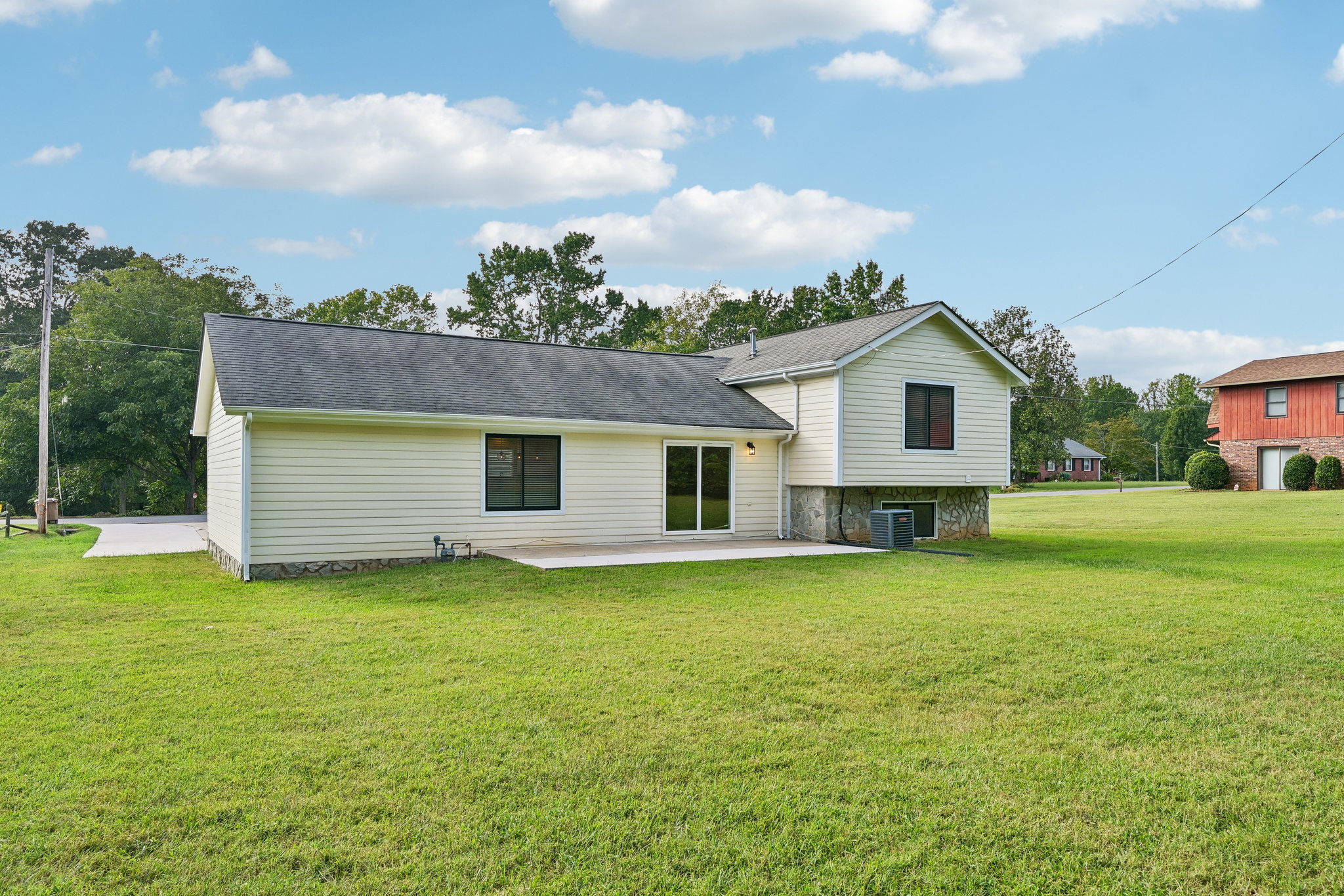 Photo 8 of 29 of 1106 Stanton Dr, Shelby, NC