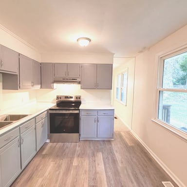 Property photo 2 of 310 Robin Hood Dr