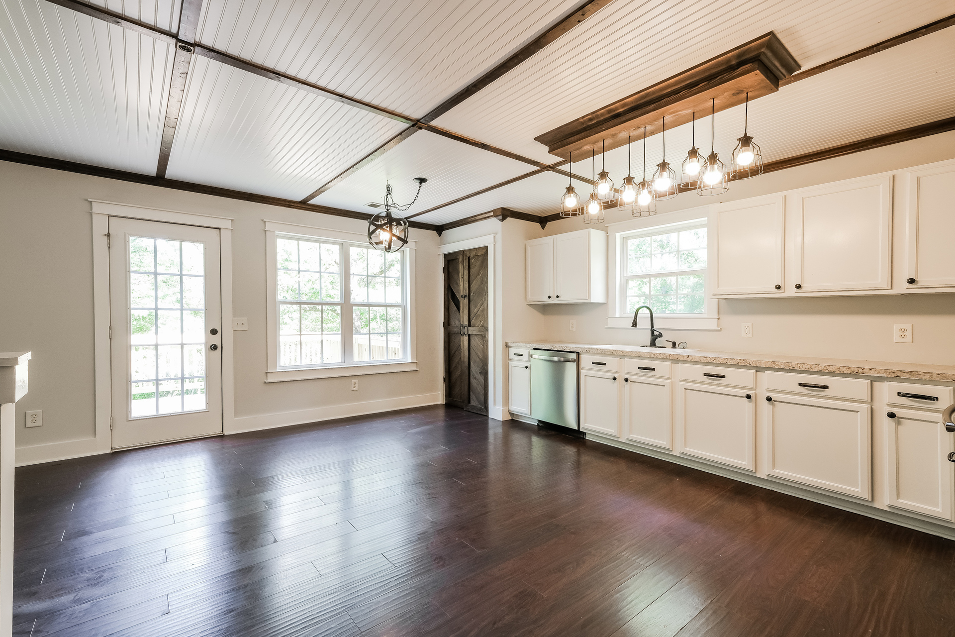 Photo 6 of 24 of 434 Pine Tree Dr, Dawsonville, GA