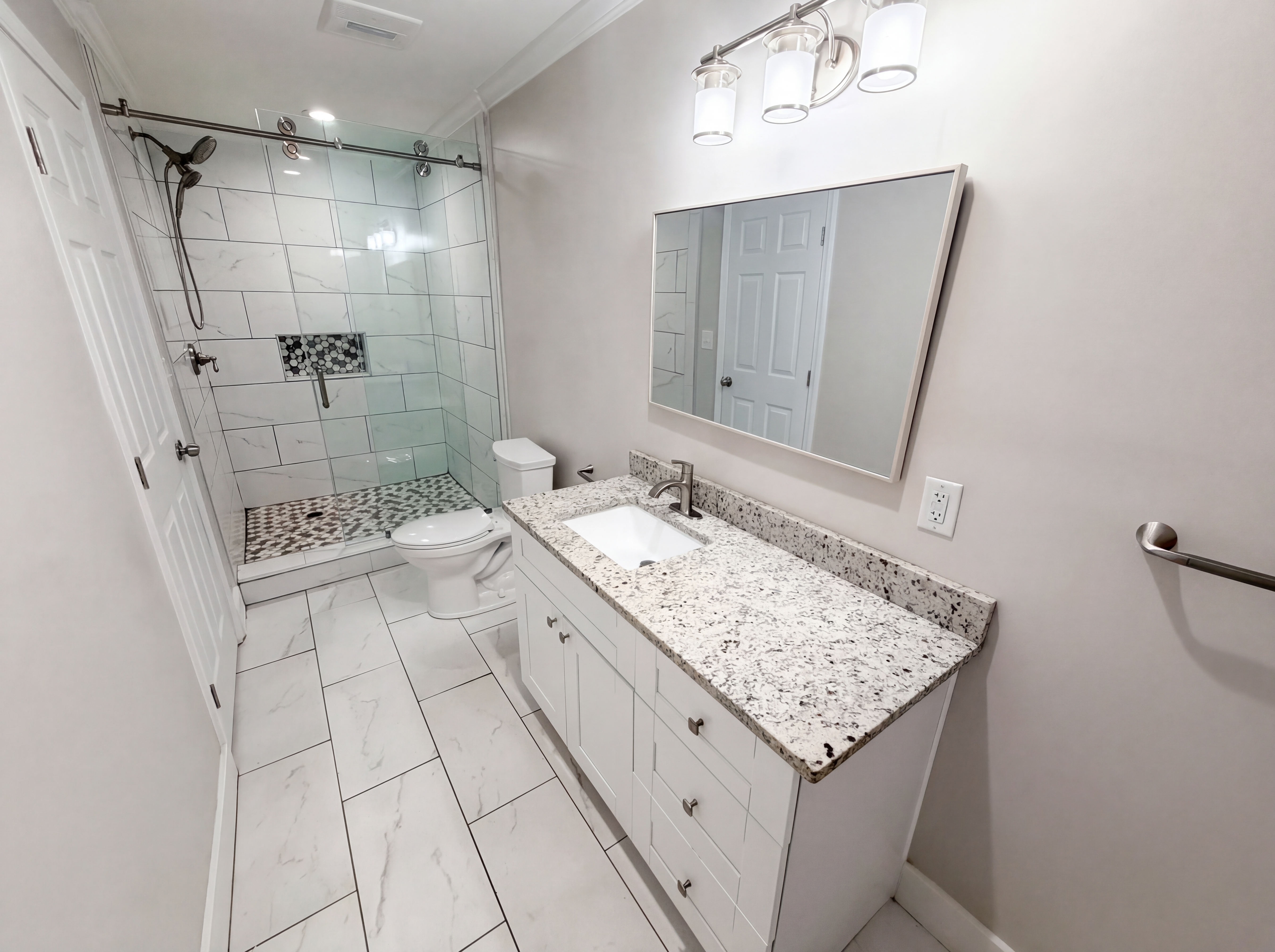 Photo 11 of 44 of 4000 Amberley Ln, Marietta, GA