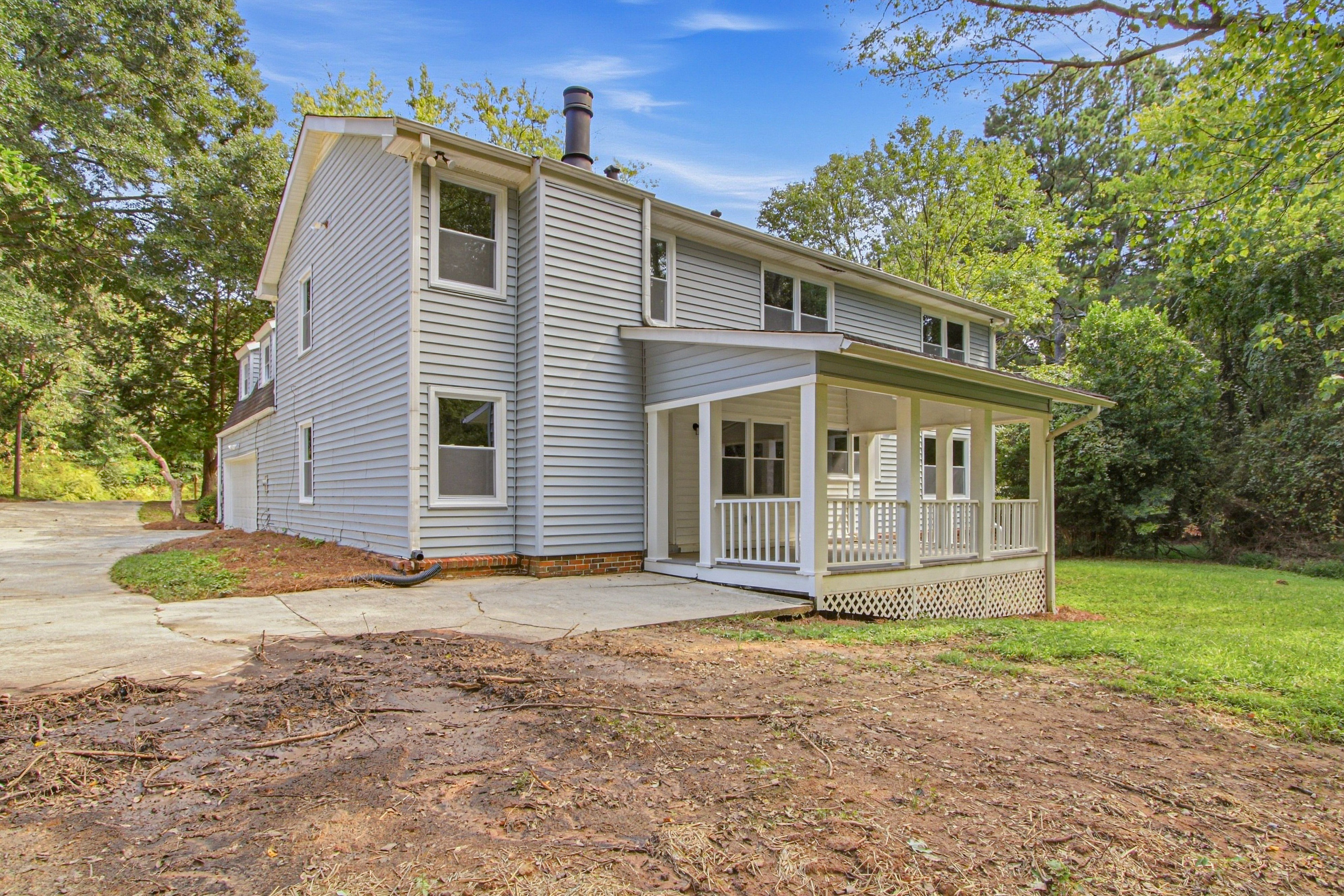 Photo 5 of 45 of 2215 Angela Dr SW, Lilburn, GA