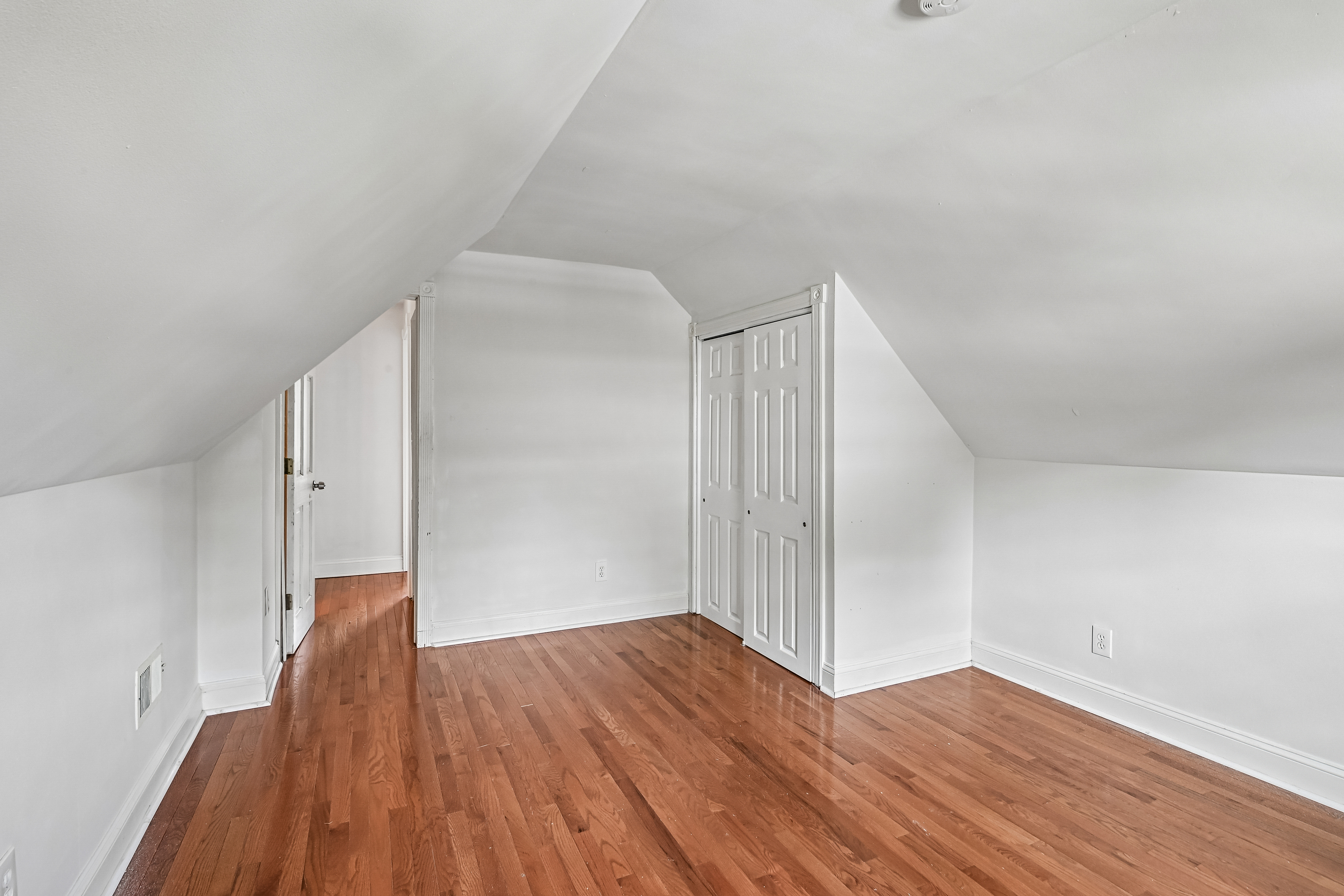 Photo 60 of 72 of 4811 Roslyn Rd, Downers Grove, IL
