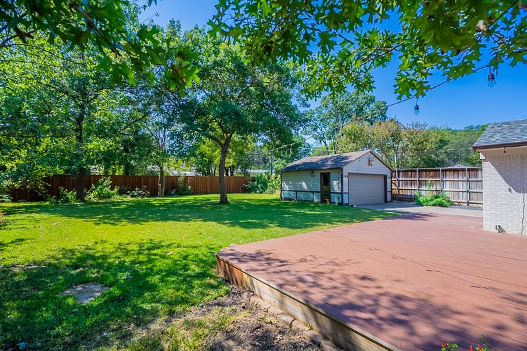 Photo 26 of 29 - 10183 Baronne Cir, Dallas, TX 75218