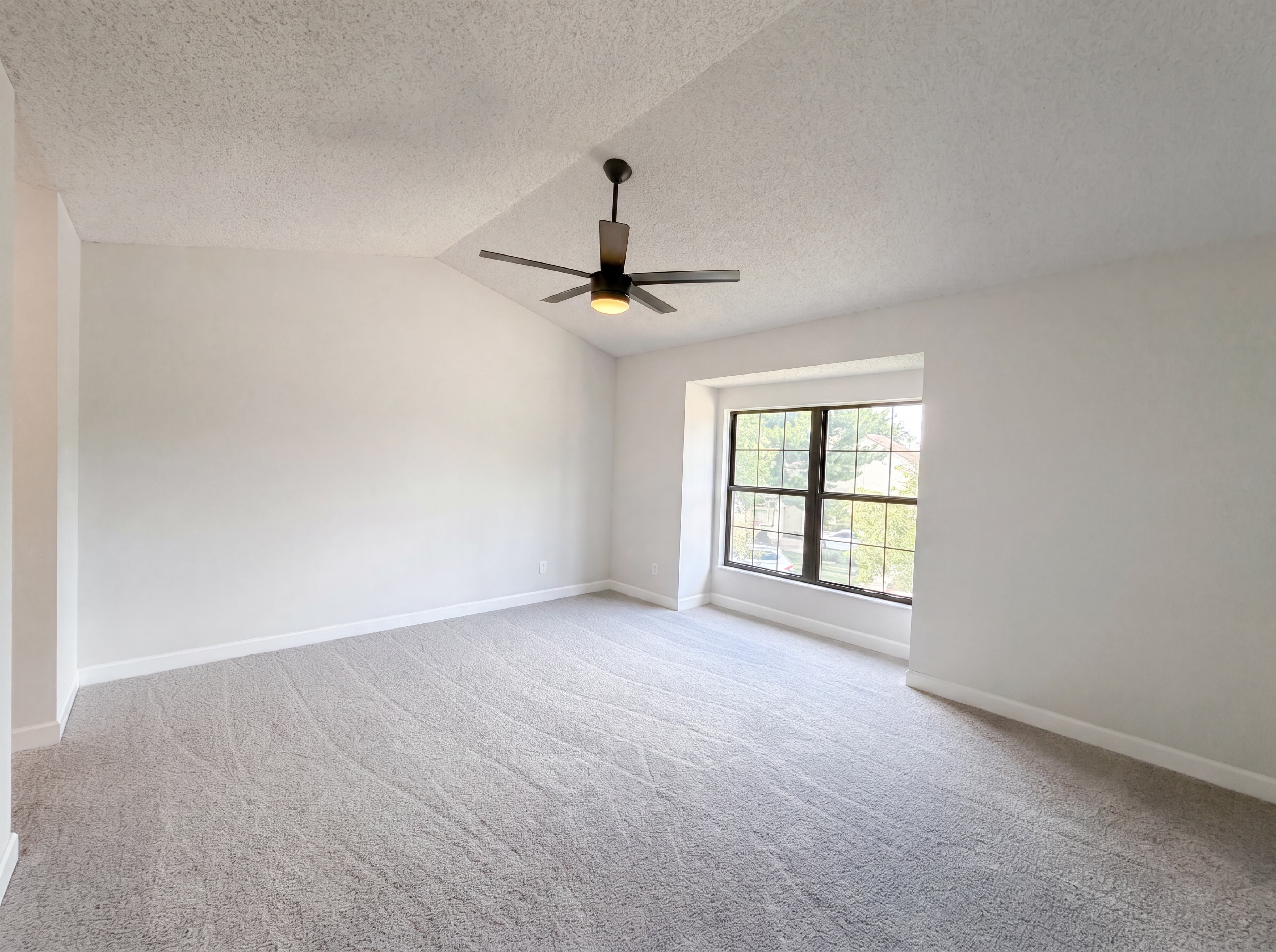 Photo 4 of 41 of 3581 Meadowgate Ct, Pickerington, OH