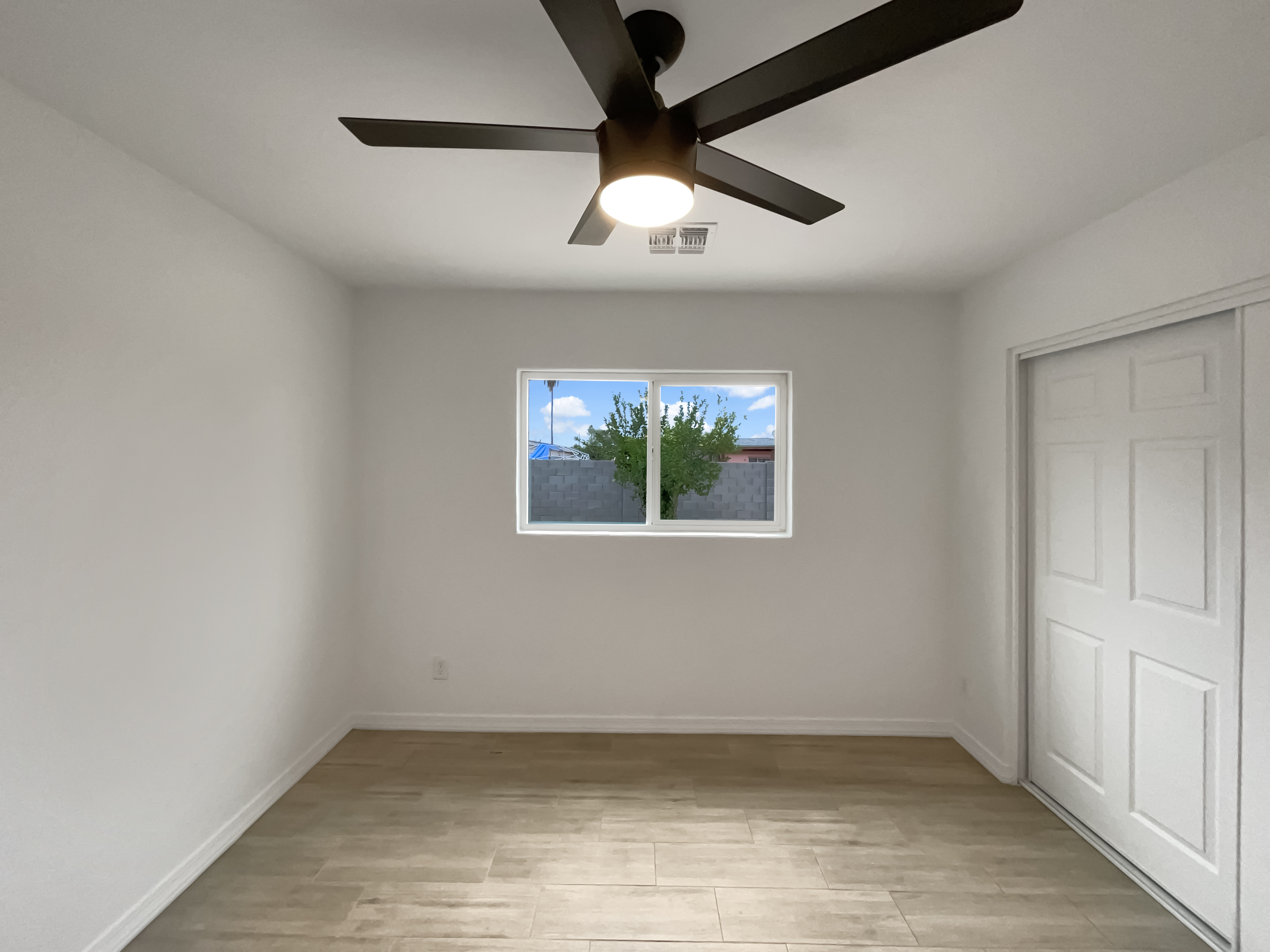 Photo 13 of 17 of 1838 W Alta Vista Rd, Phoenix, AZ