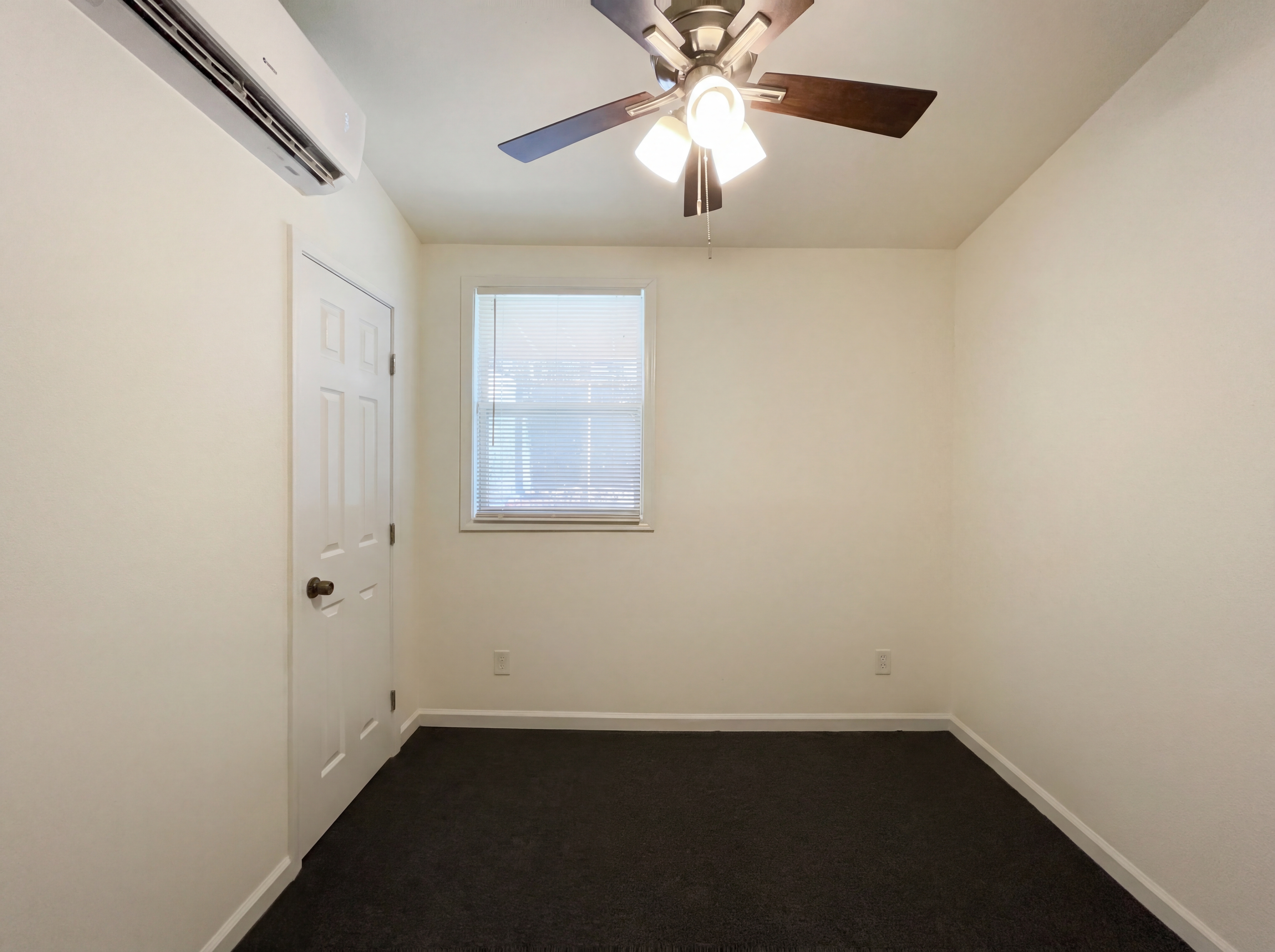 Photo 20 of 31 of 5328 Ridge Forest Dr, Stone Mountain, GA