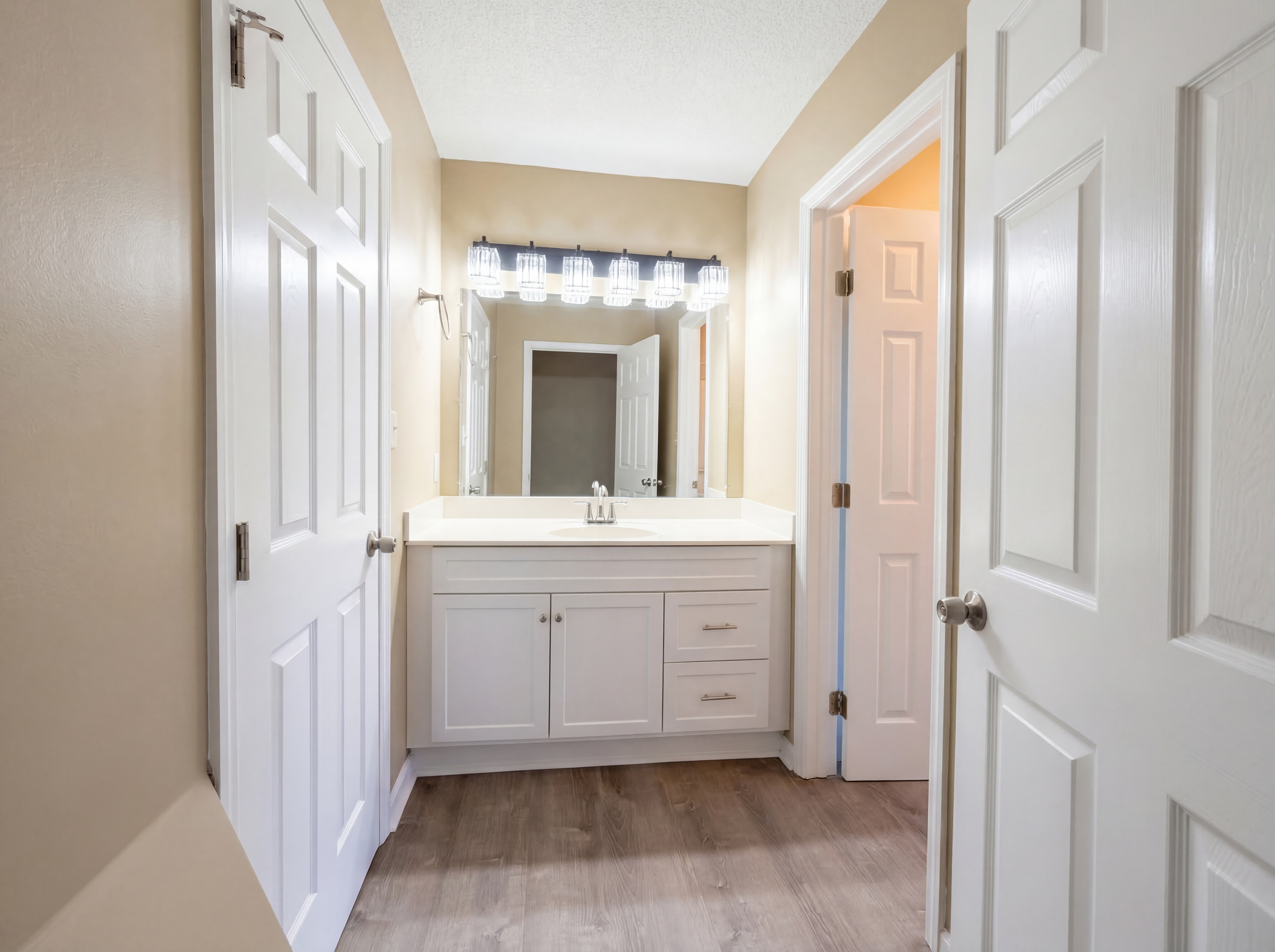 Photo 11 of 23 of 1157 Woodbridge Dr, Clarksville, TN