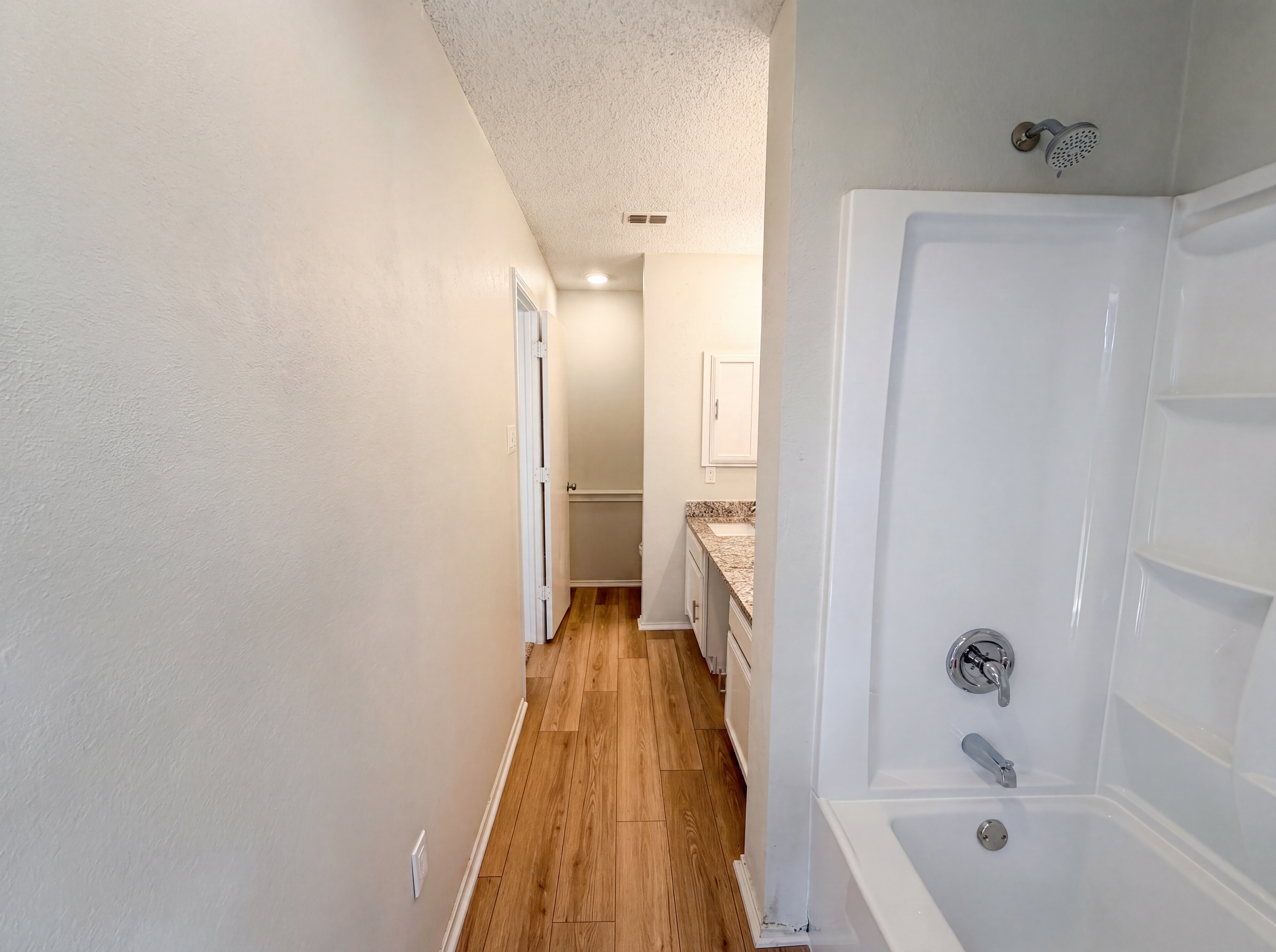 Photo 13 of 25 of 8517 Tamar Trl, Fort Worth, TX