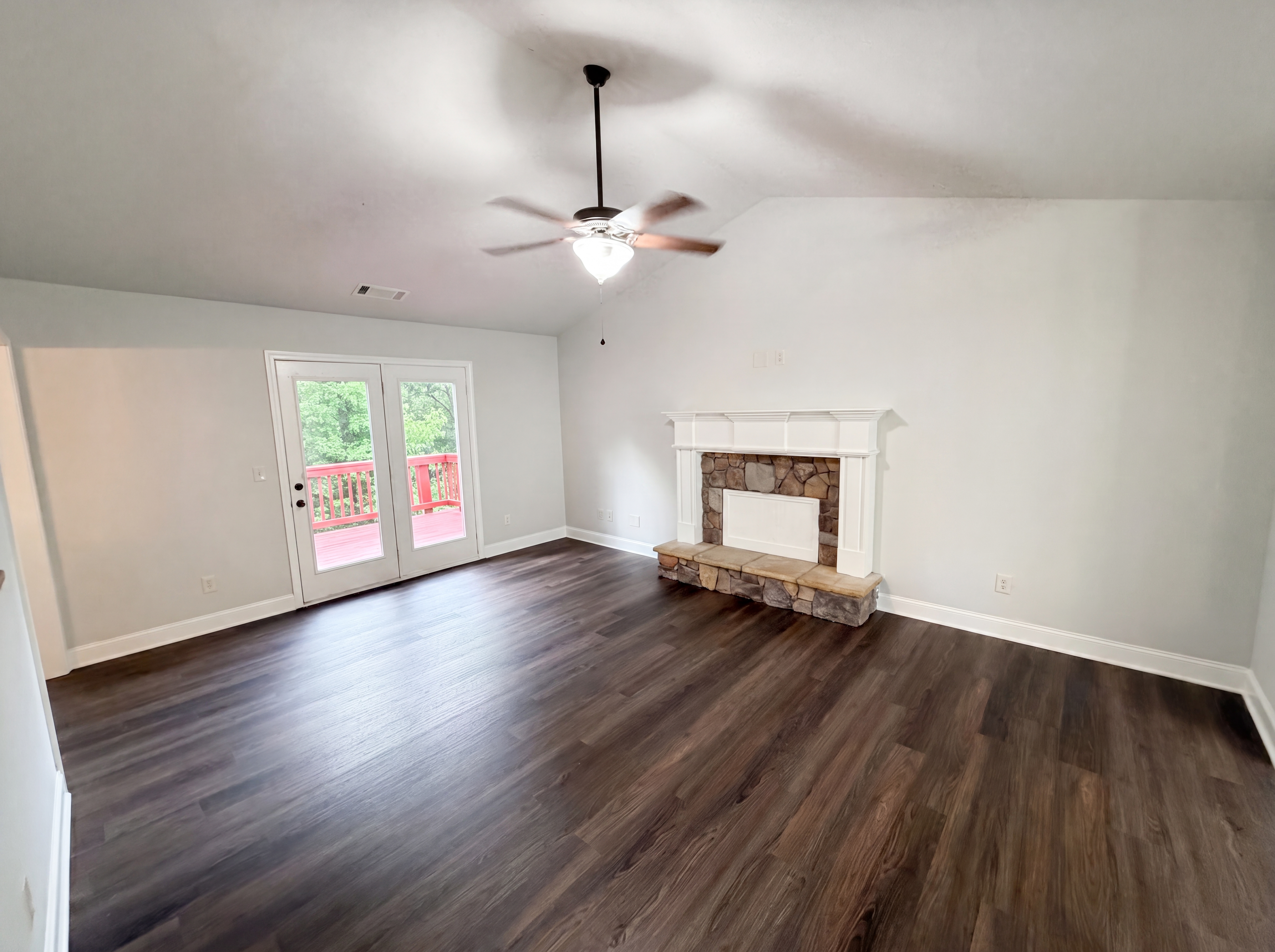 Photo 11 of 42 of 410 Redtail Rd, Jefferson, GA