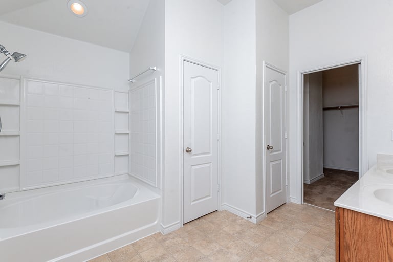 Photo 6 of 33 - 7715 Longbow Ln, Arlington, TX 76002