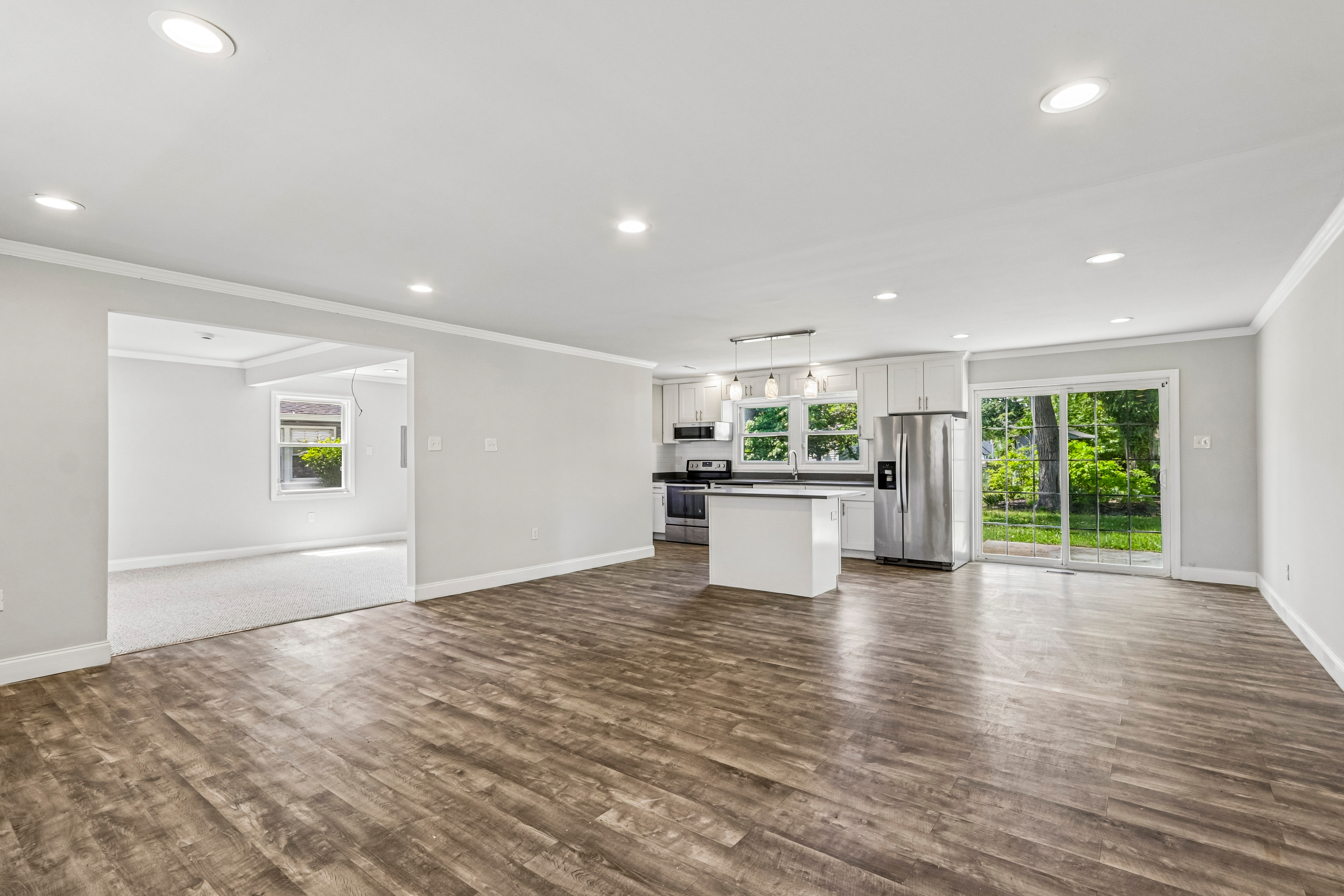 Photo 18 of 36 of 6 Newport Ln, Willingboro, NJ