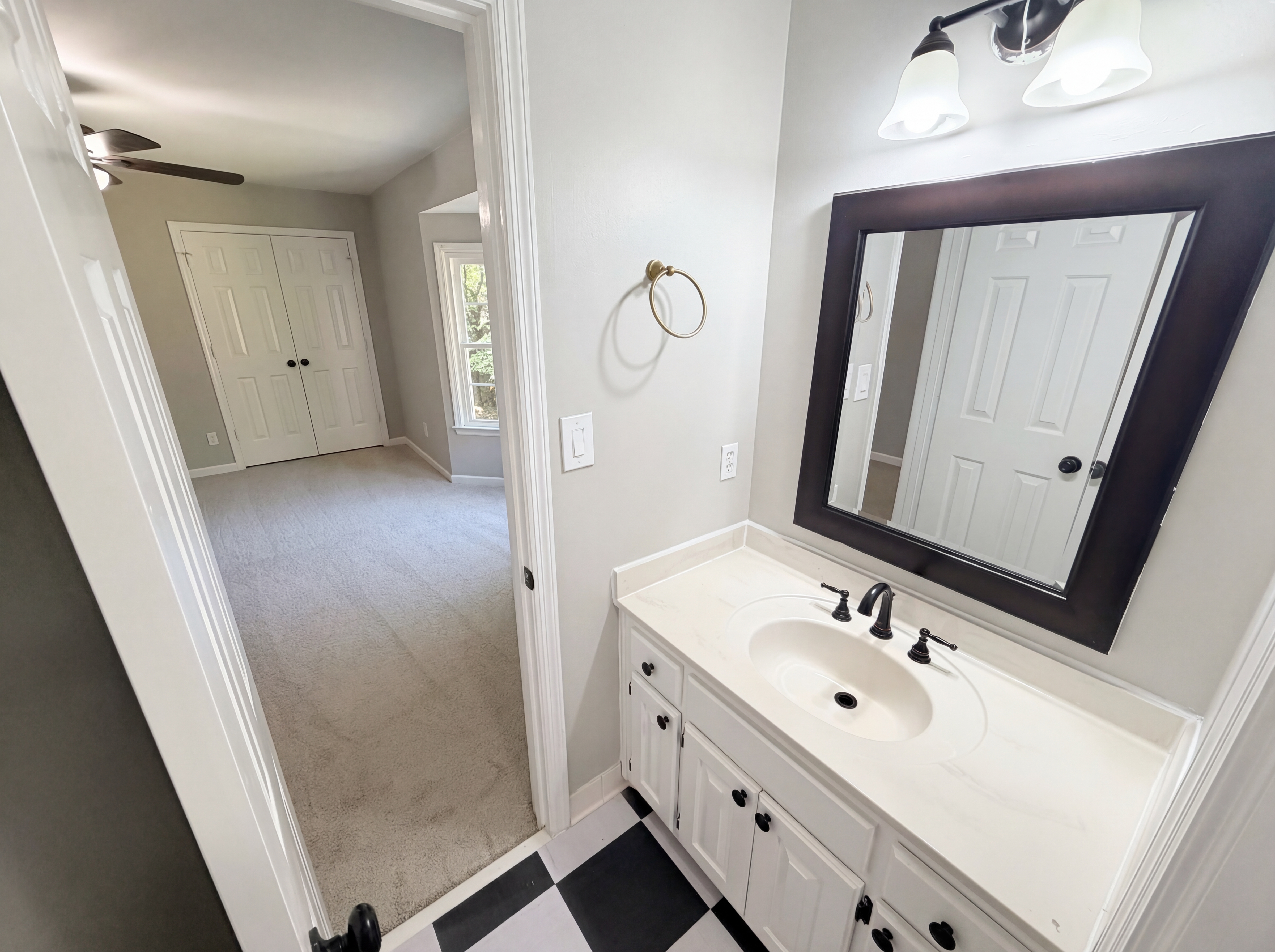 Photo 34 of 58 of 984 Forest Pond Ct, Marietta, GA