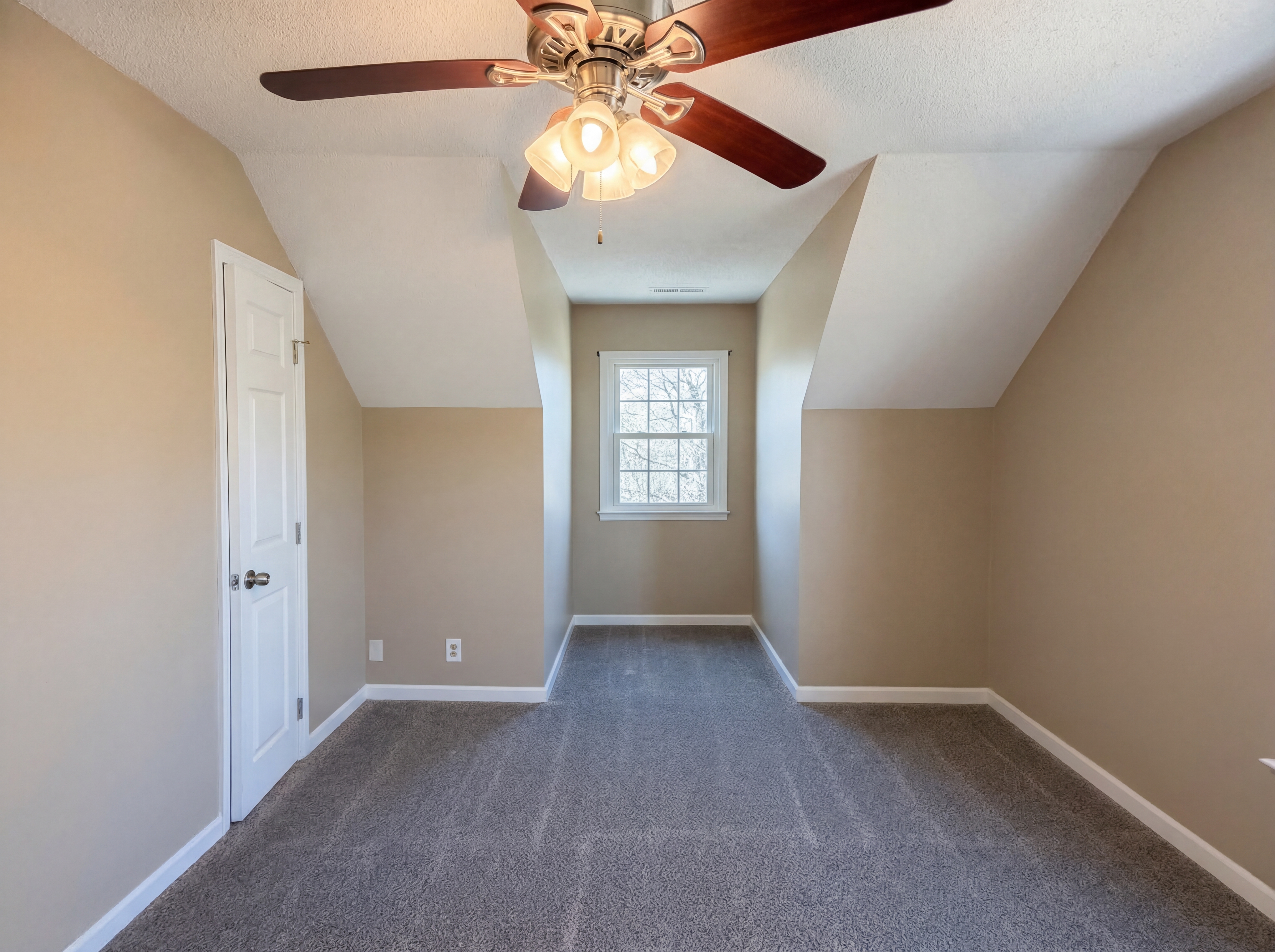 Photo 16 of 23 of 1157 Woodbridge Dr, Clarksville, TN