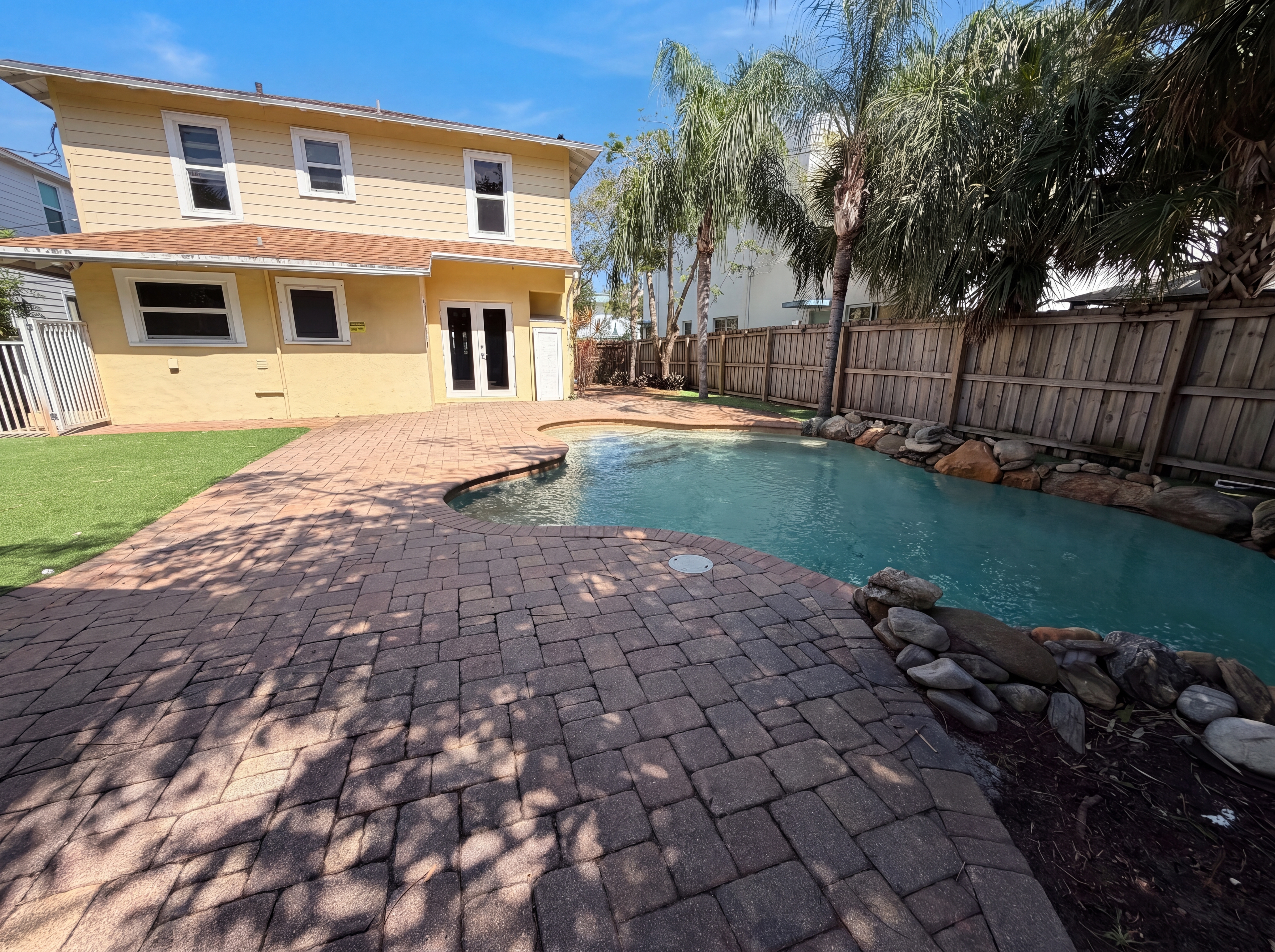 Photo 5 of 32 of 207 S Ocean Breeze, Lake Worth Beach, FL