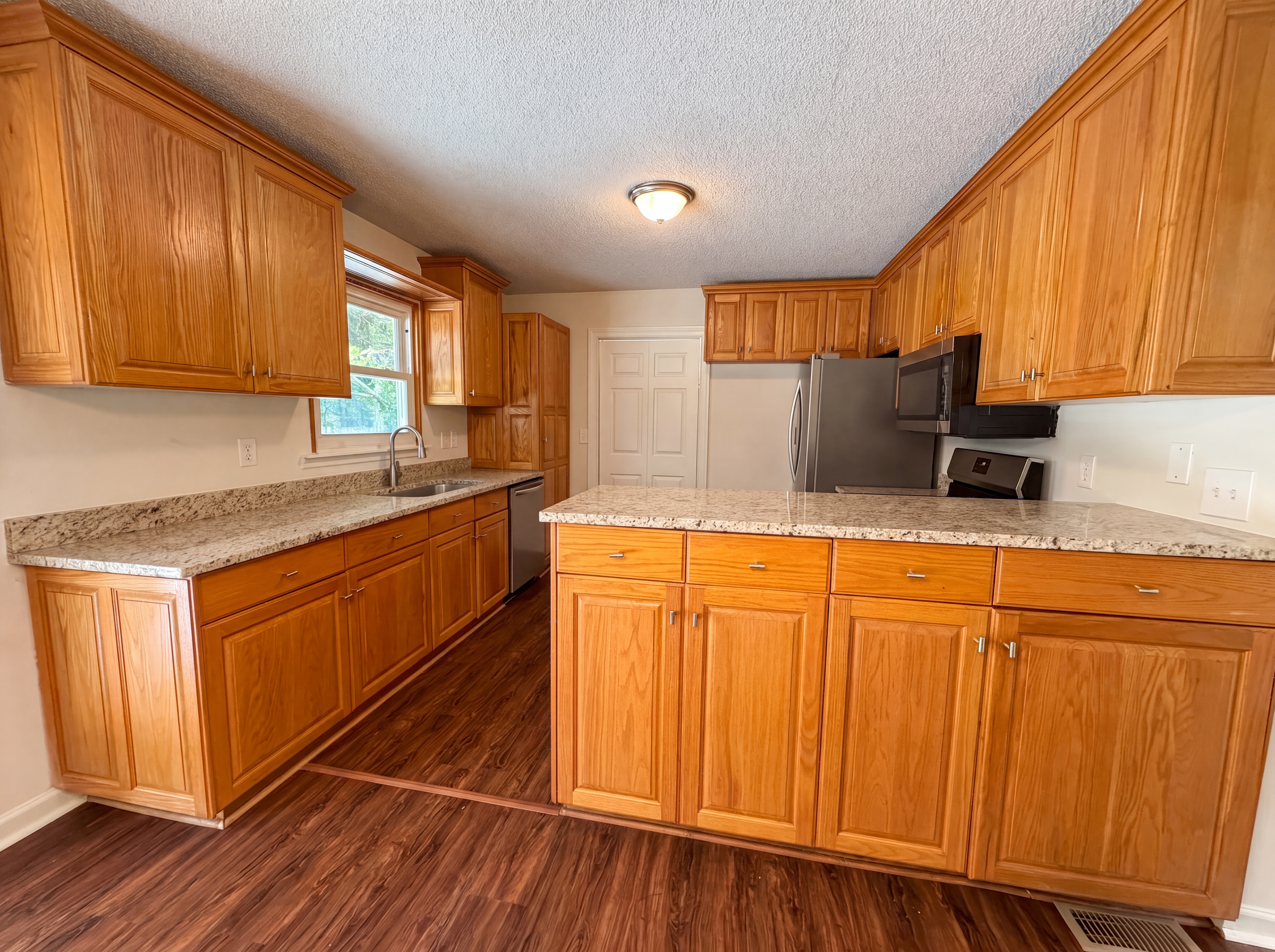 Photo 8 of 22 of 4023 Cavalier Dr, Murfreesboro, TN