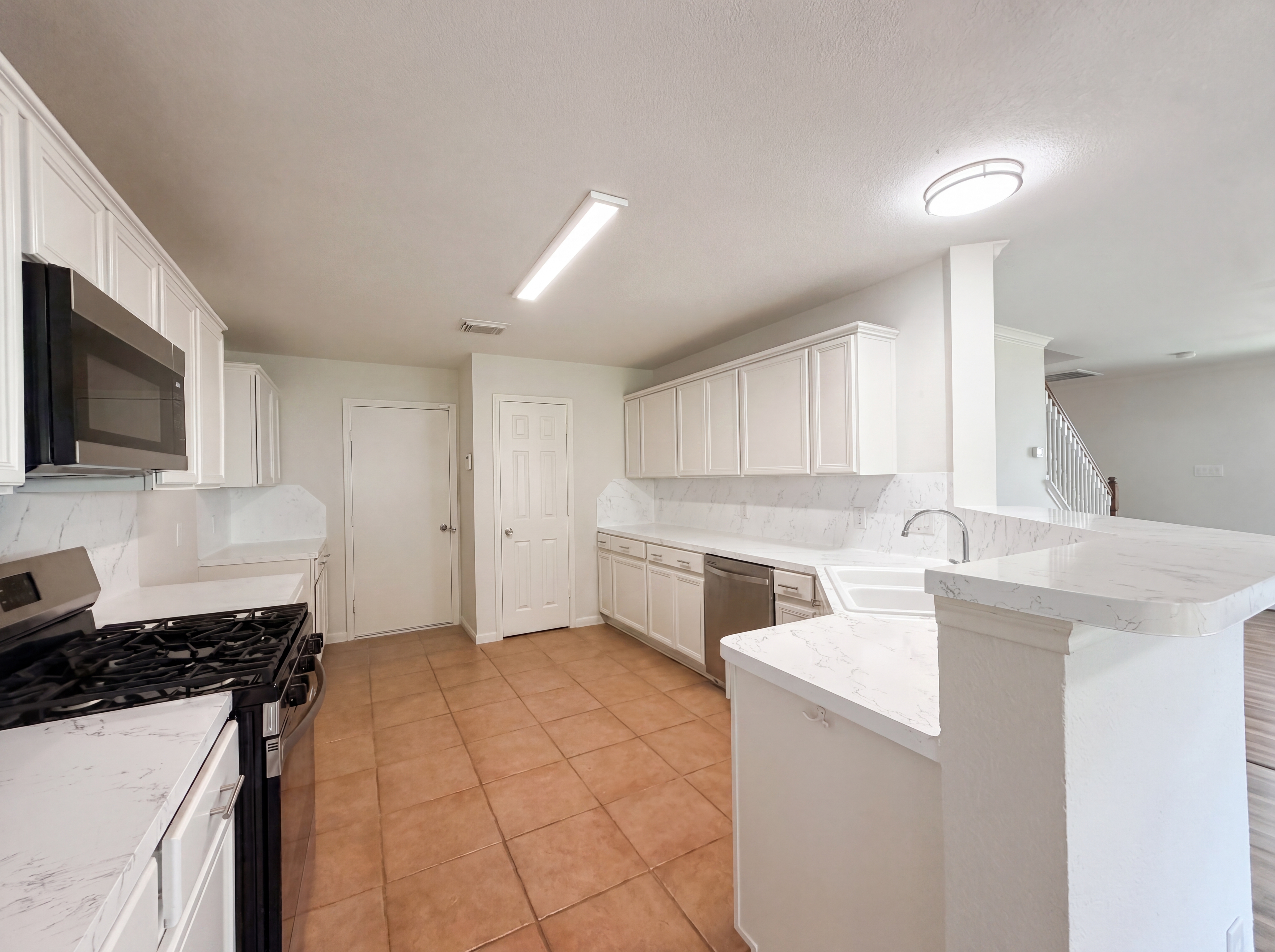 Photo 2 of 23 of 2711 Skyview Trace Ct, Houston, TX