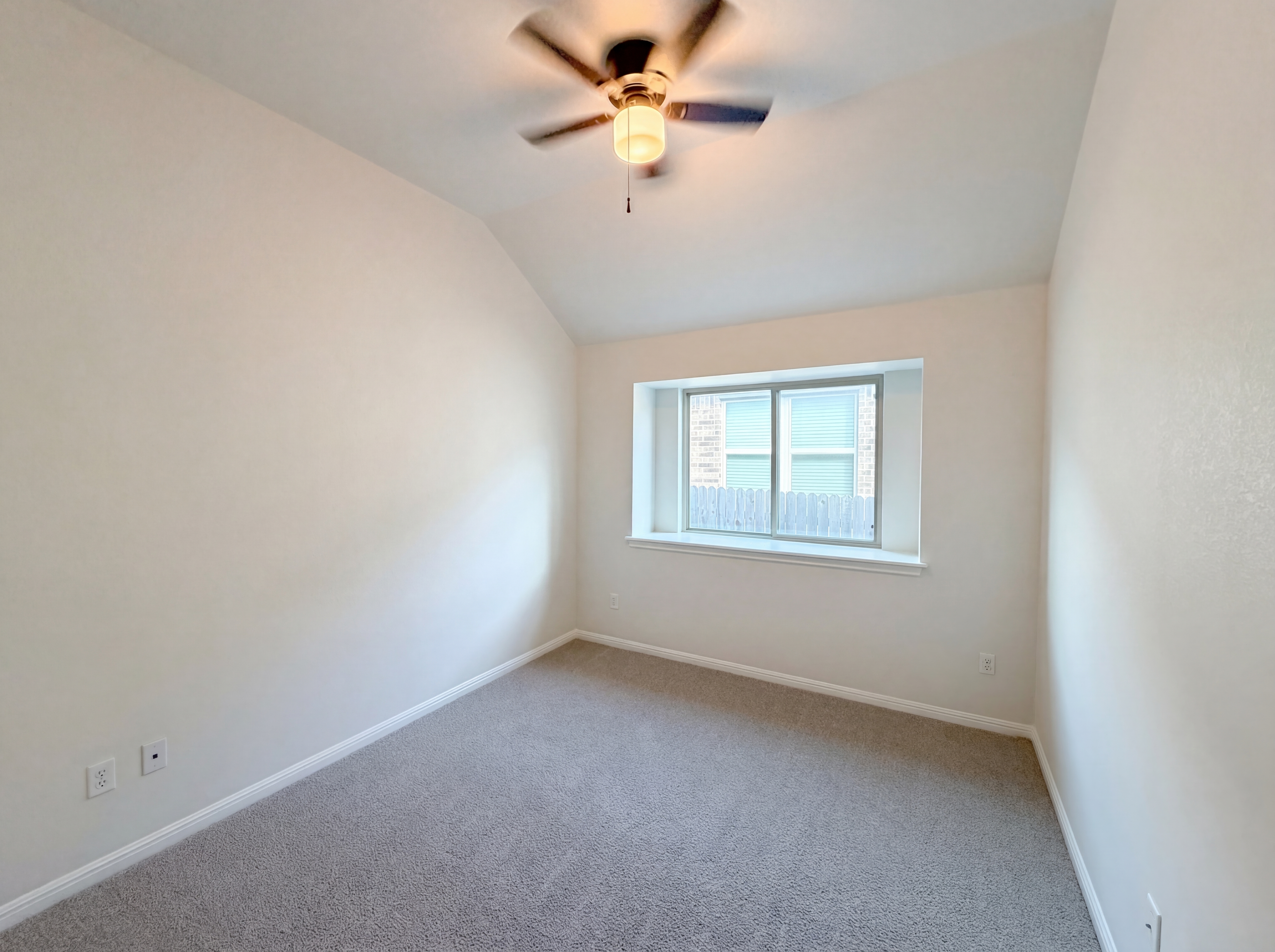 Photo 9 of 19 of 543 Tanda Ln, Hutto, TX