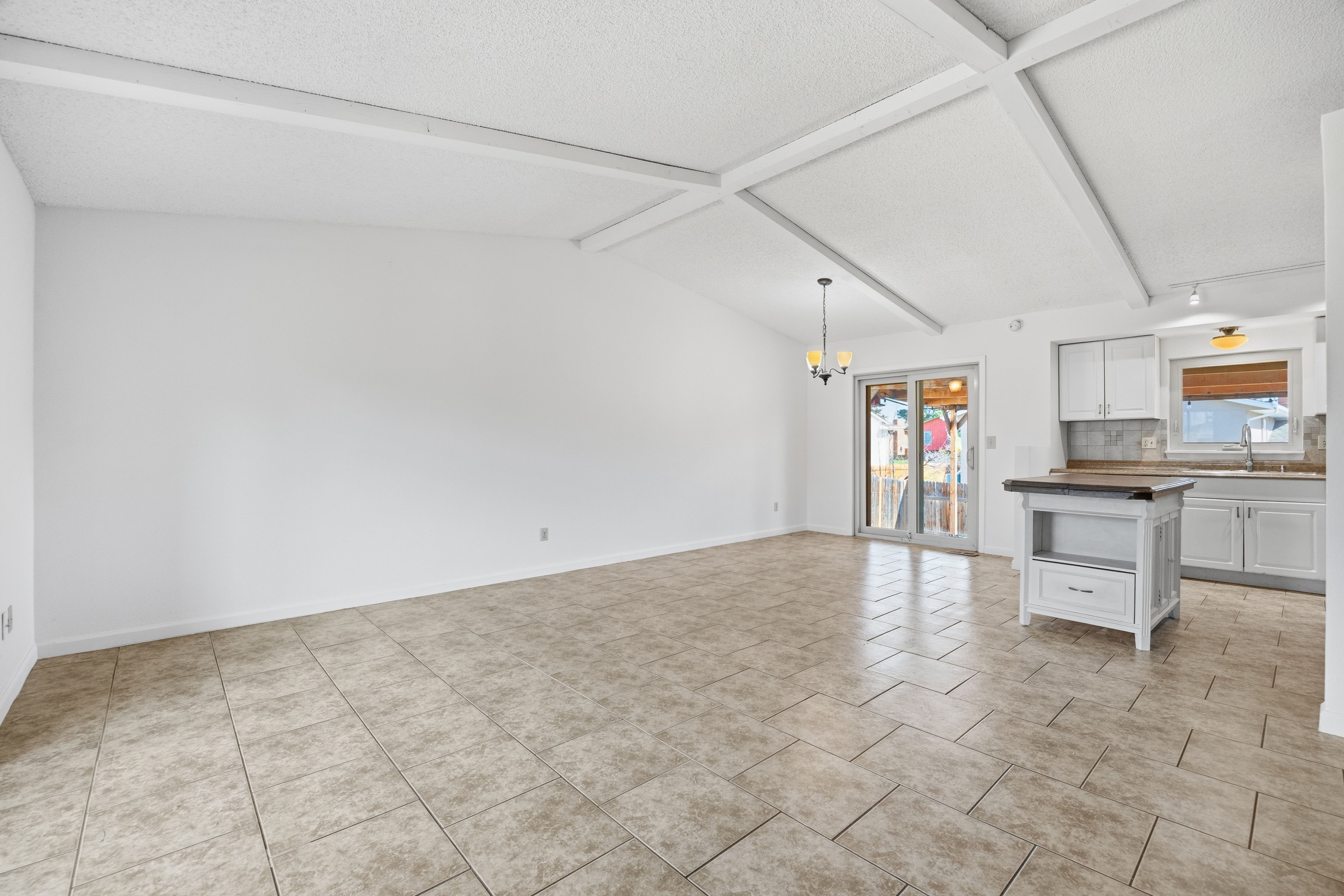 Photo 9 of 51 of 912 Amsterdam Dr, Colorado Springs, CO