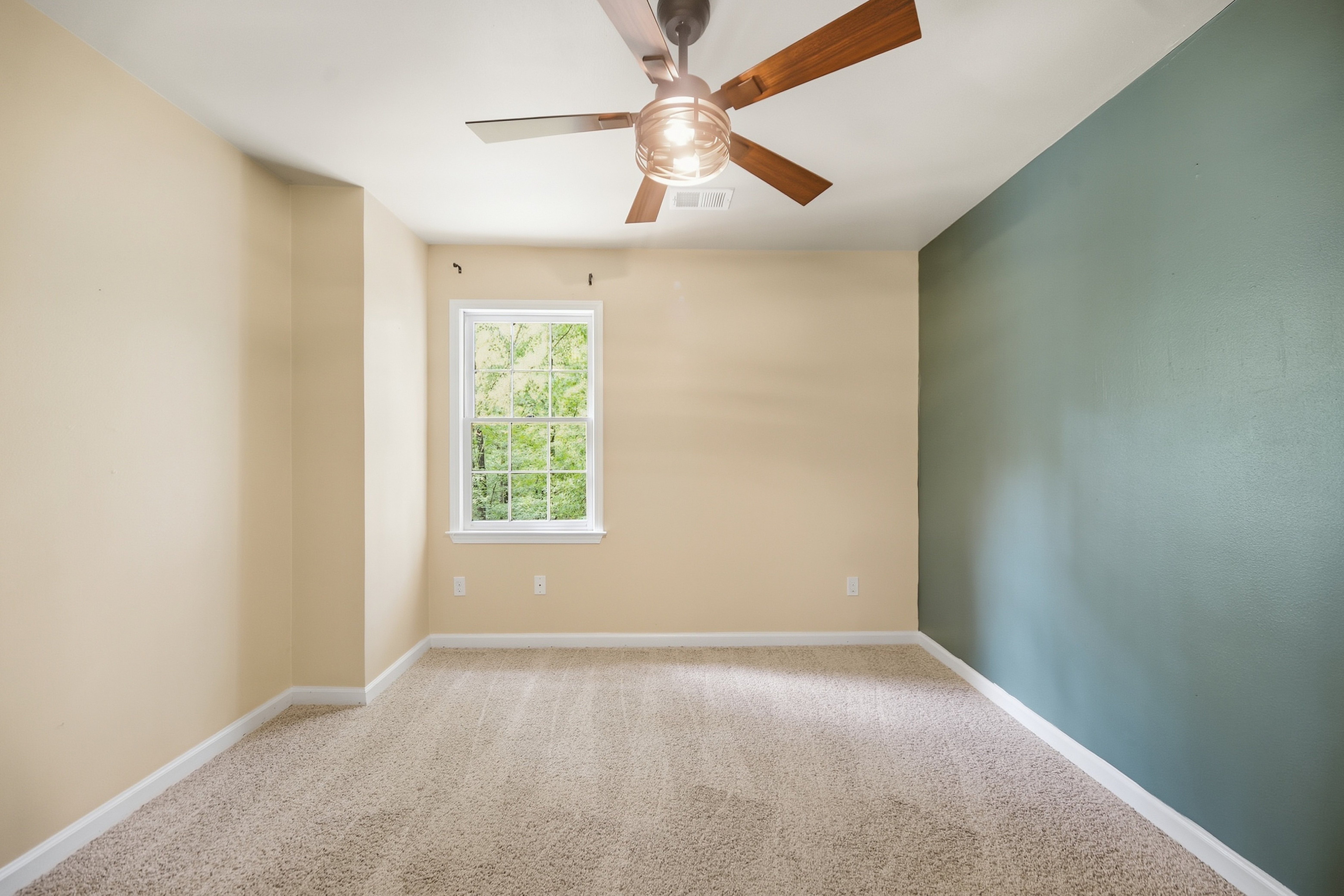Photo 21 of 40 of 4003 Oakview Ct, Alpharetta, GA