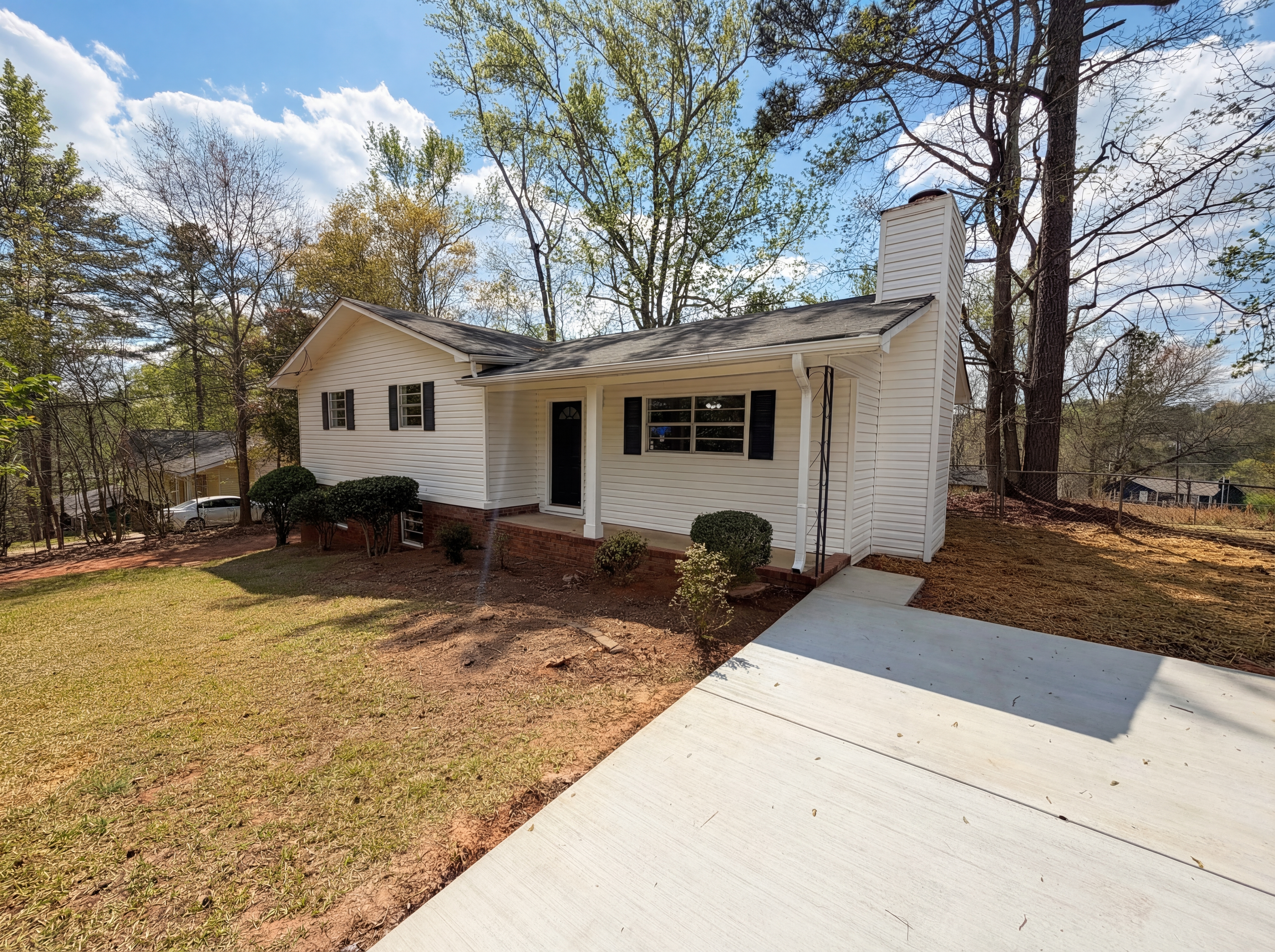 Photo 8 of 19 of 2405 Eric Ln, Douglasville, GA