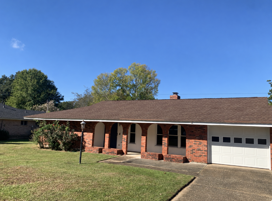 Photo 2 of 48 of 525 Lurene Cir, Montgomery, AL