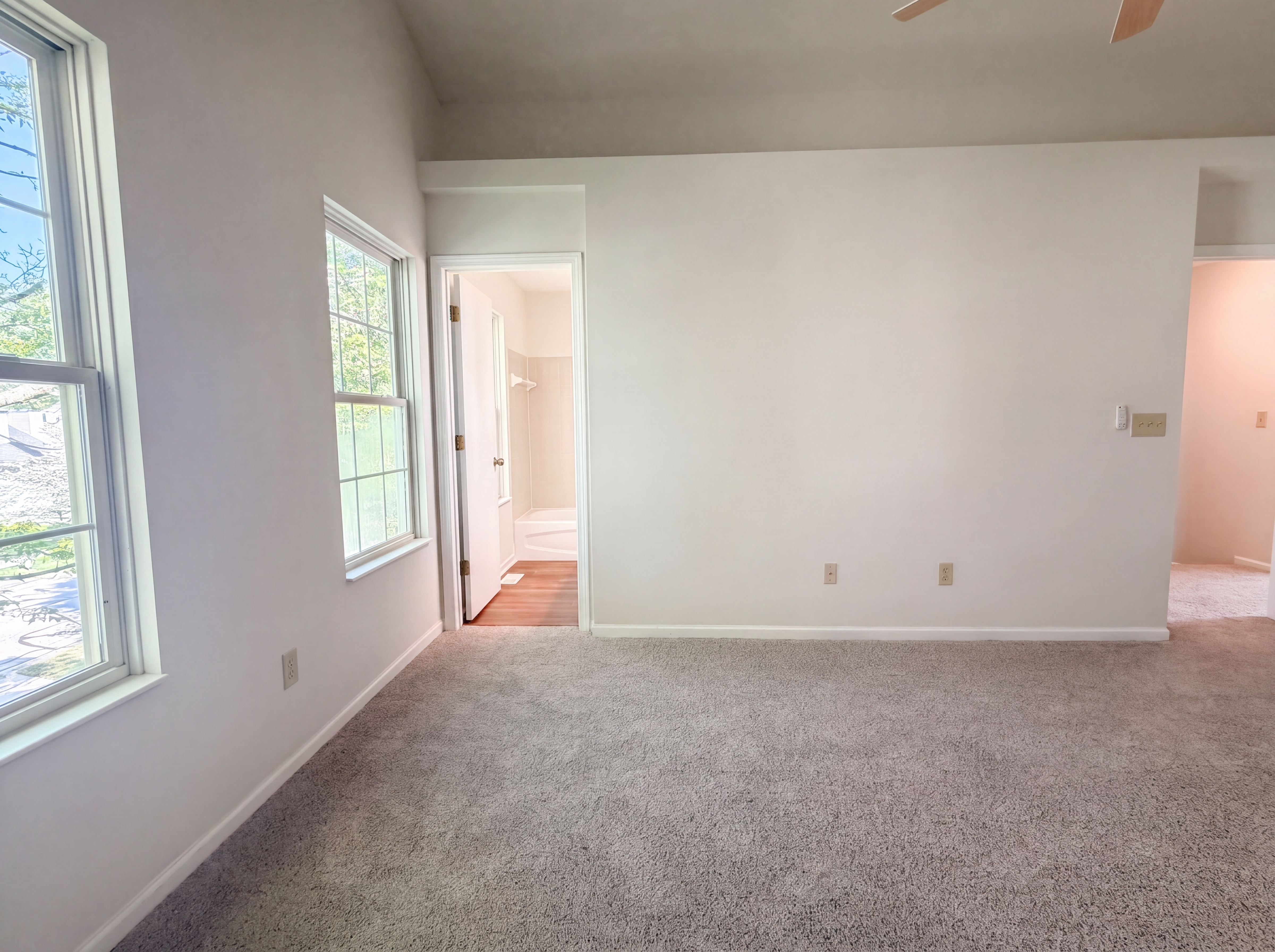 Photo 4 of 30 of 5074 Langcroft Dr, Hilliard, OH