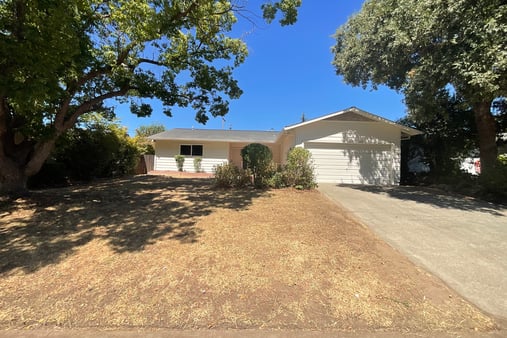 Photo 1 of 30 of 5313 Fernwood Way, Sacramento, CA
