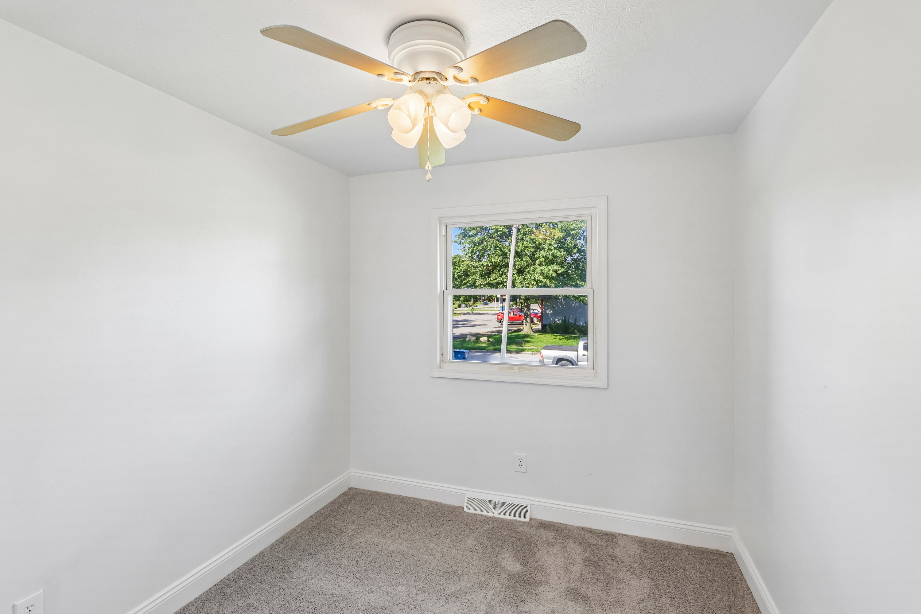 Photo 17 of 27 of 4137 Gary Ave, Lorain, OH