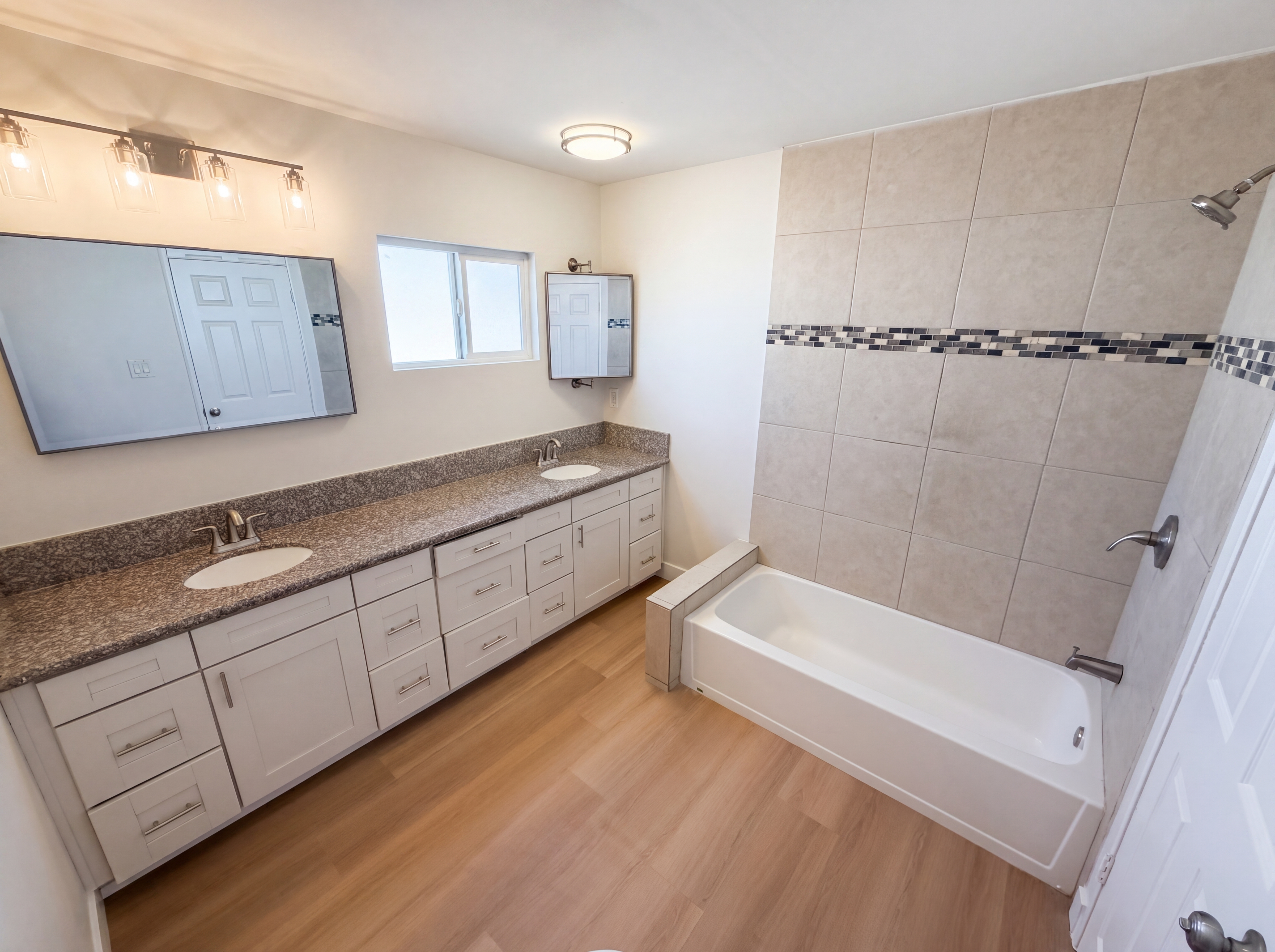 Photo 17 of 27 of 818 W 130th St, Compton, CA