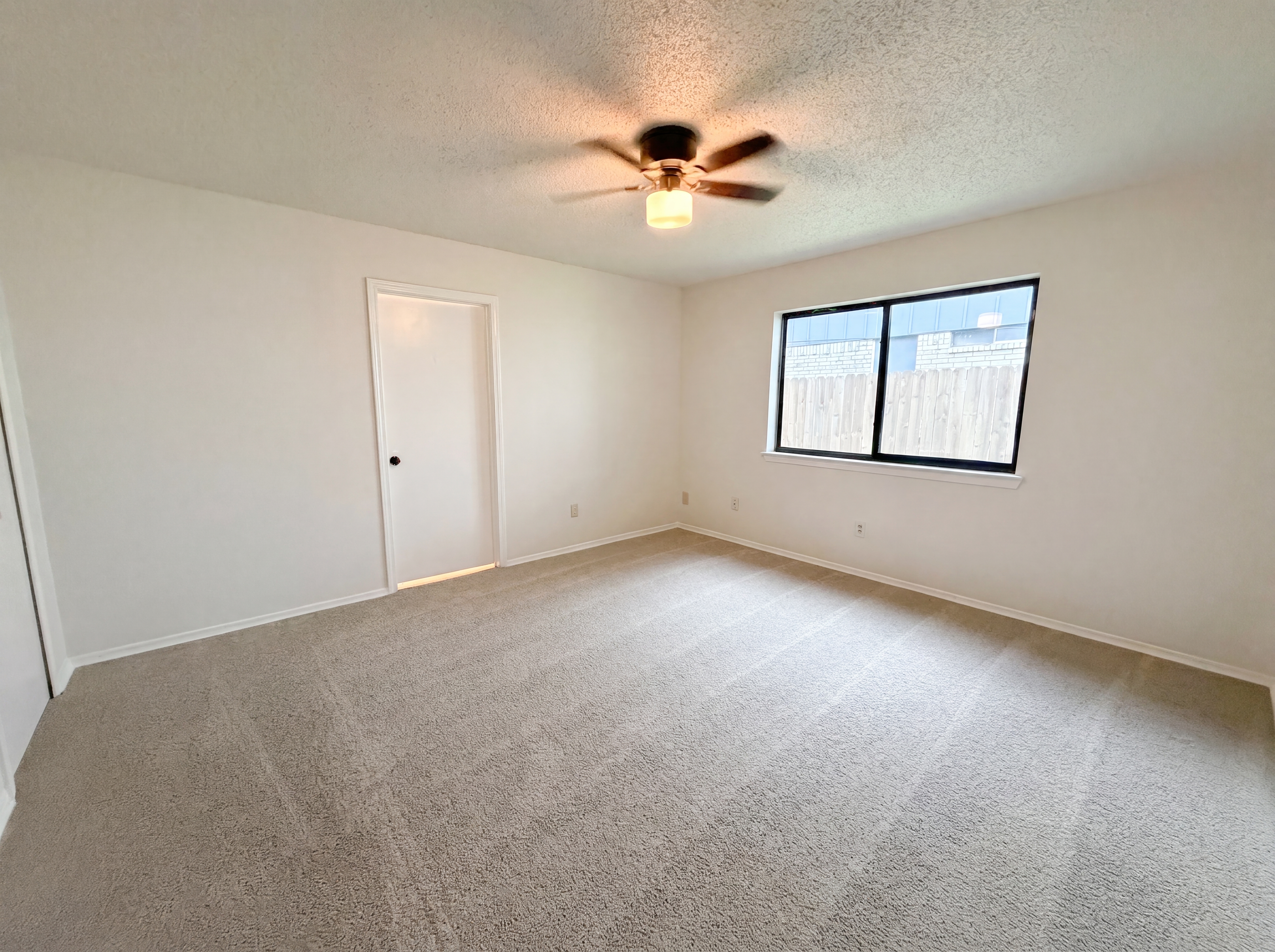 Photo 12 of 16 of 1319 Oak Run Dr, Duncanville, TX