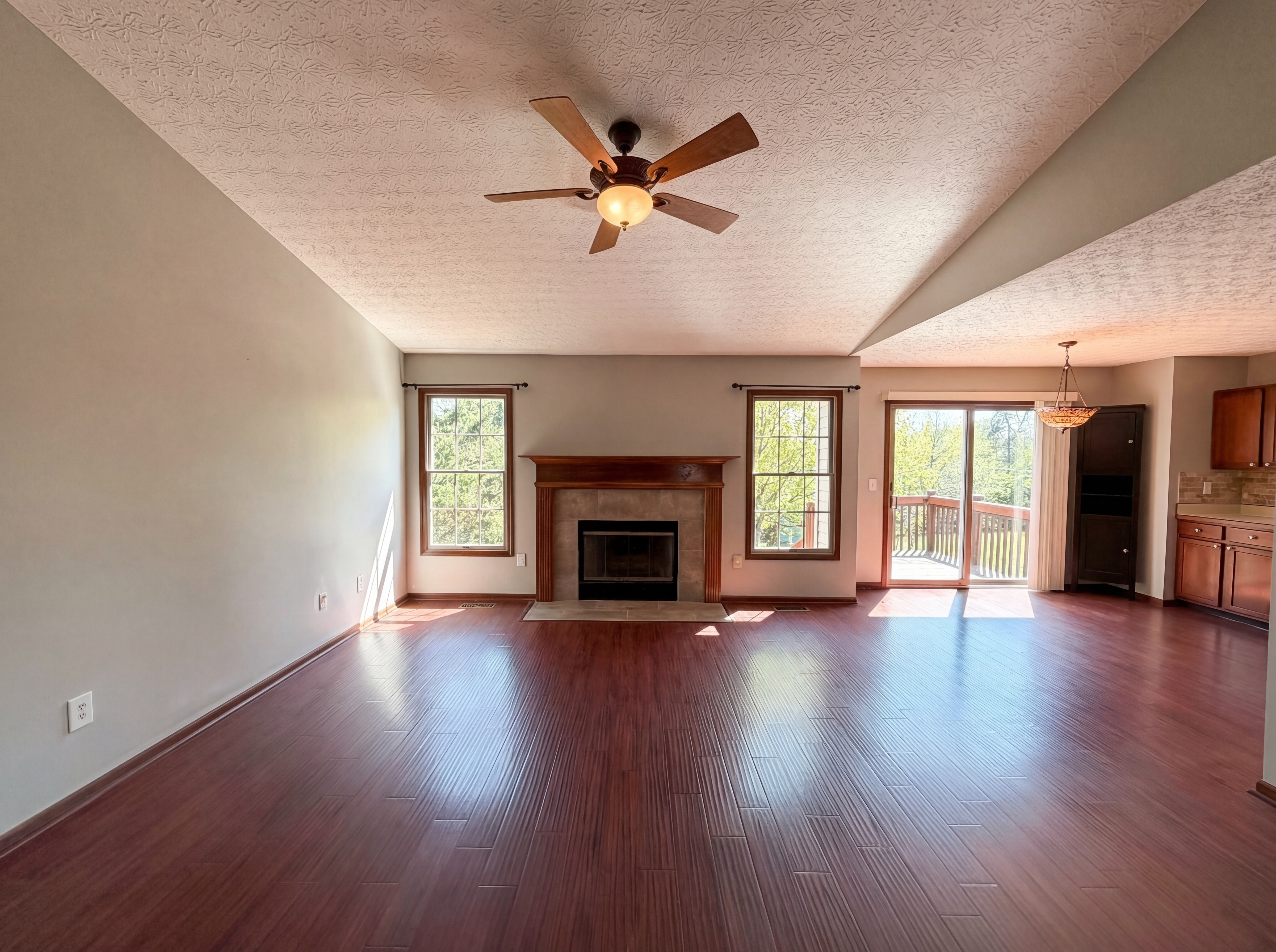 Photo 3 of 25 of 3373 Brook Spring Dr, Grove City, OH