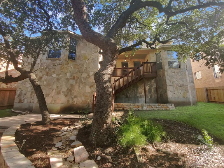 Photo 7 of 35 - 7900 Menler Dr, Austin, TX 78735