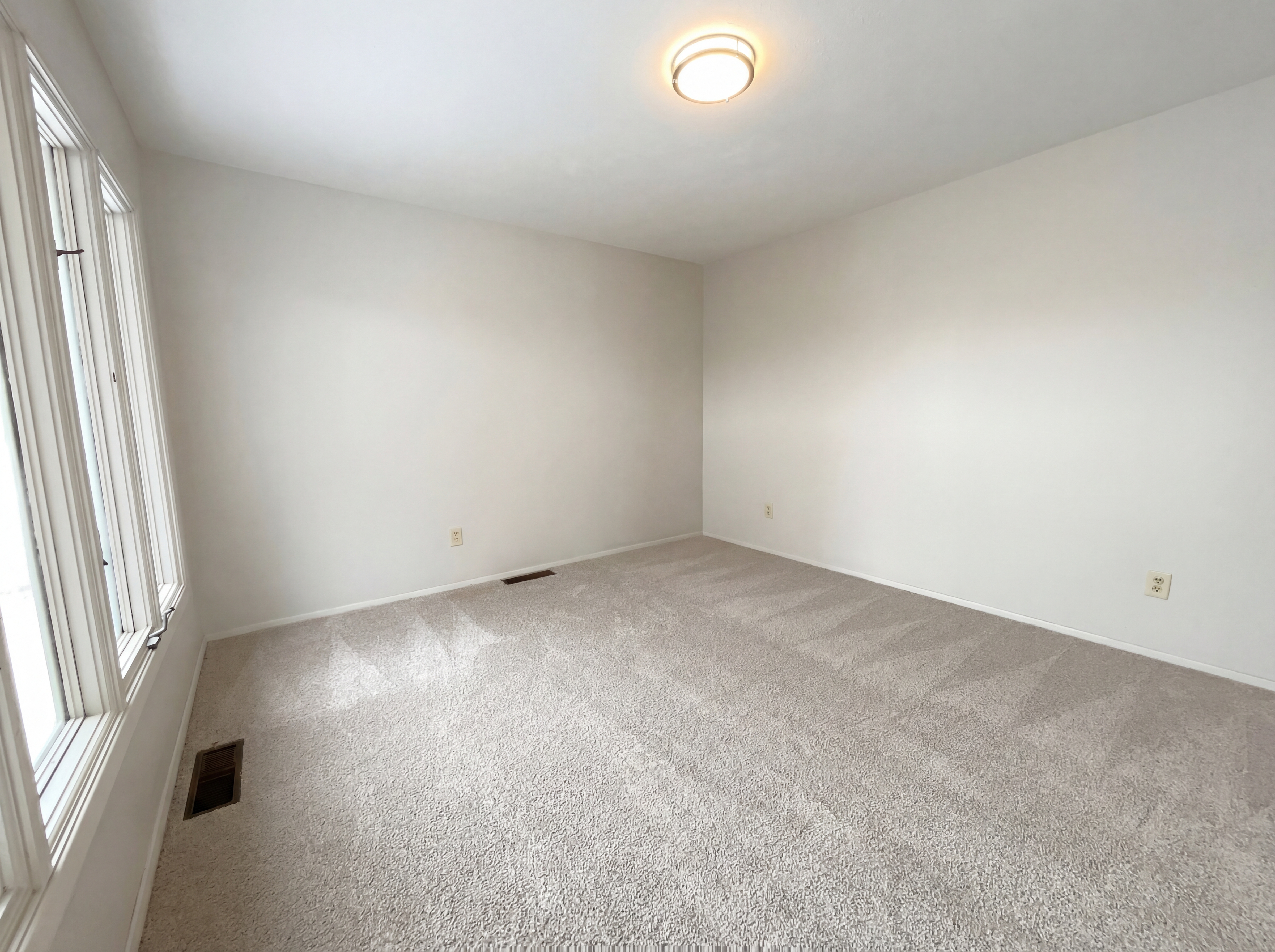 Photo 12 of 21 of 5896 Mills Creek Ln, North Ridgeville, OH