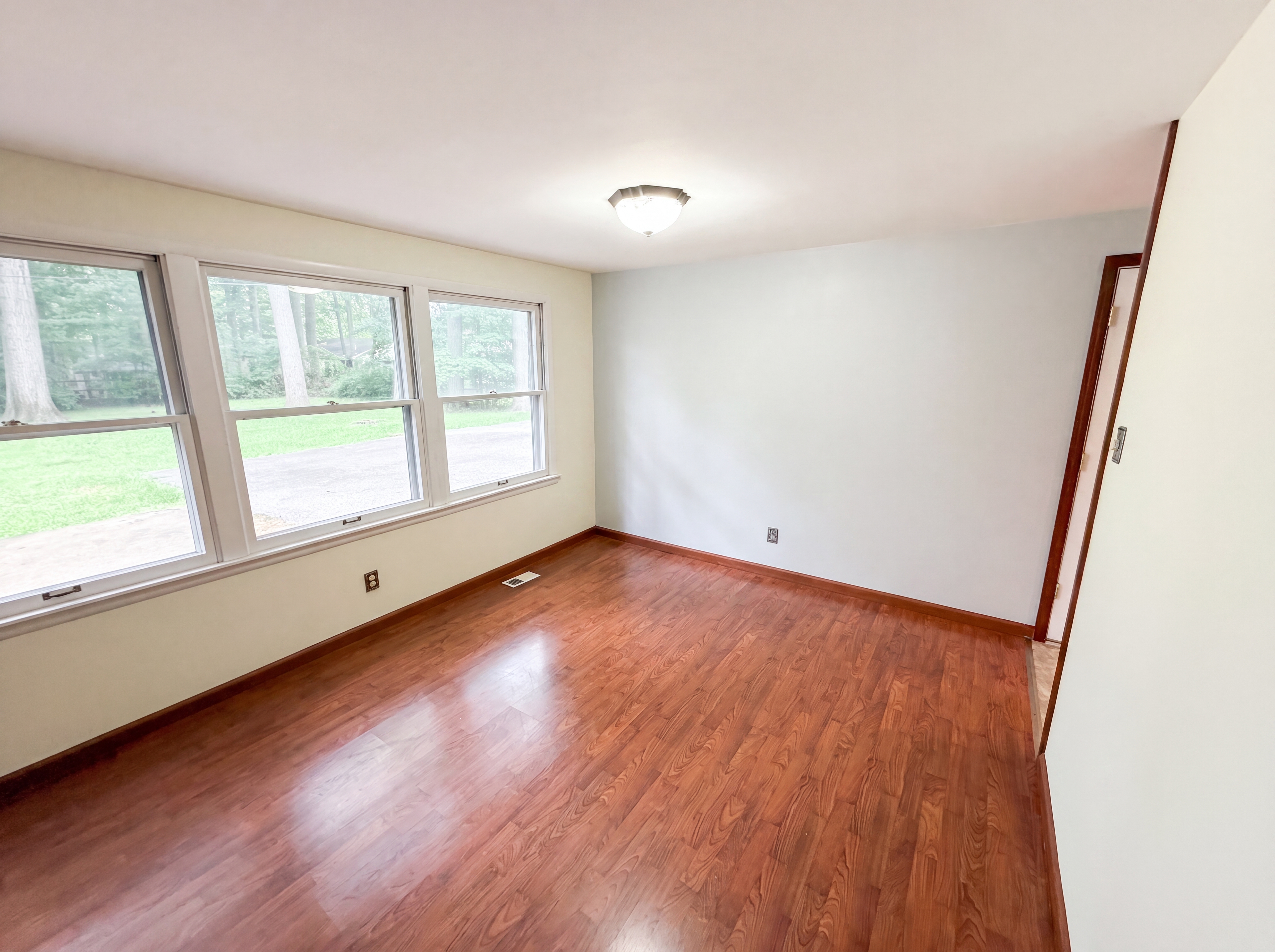Photo 20 of 23 of 1537 W 74th Pl, Indianapolis, IN