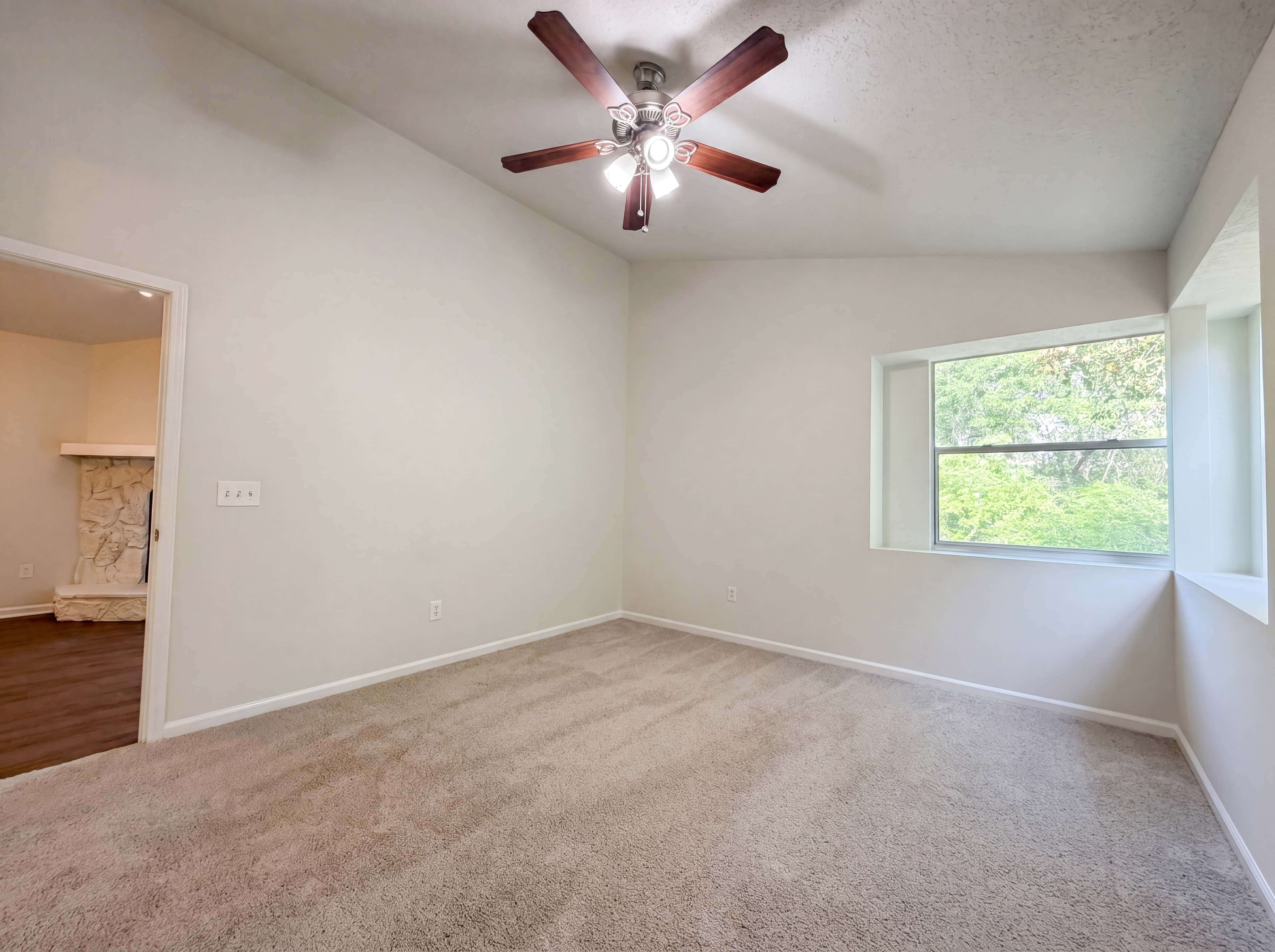 Photo 4 of 23 of 2512 Townsquare Dr, Jacksonville, FL