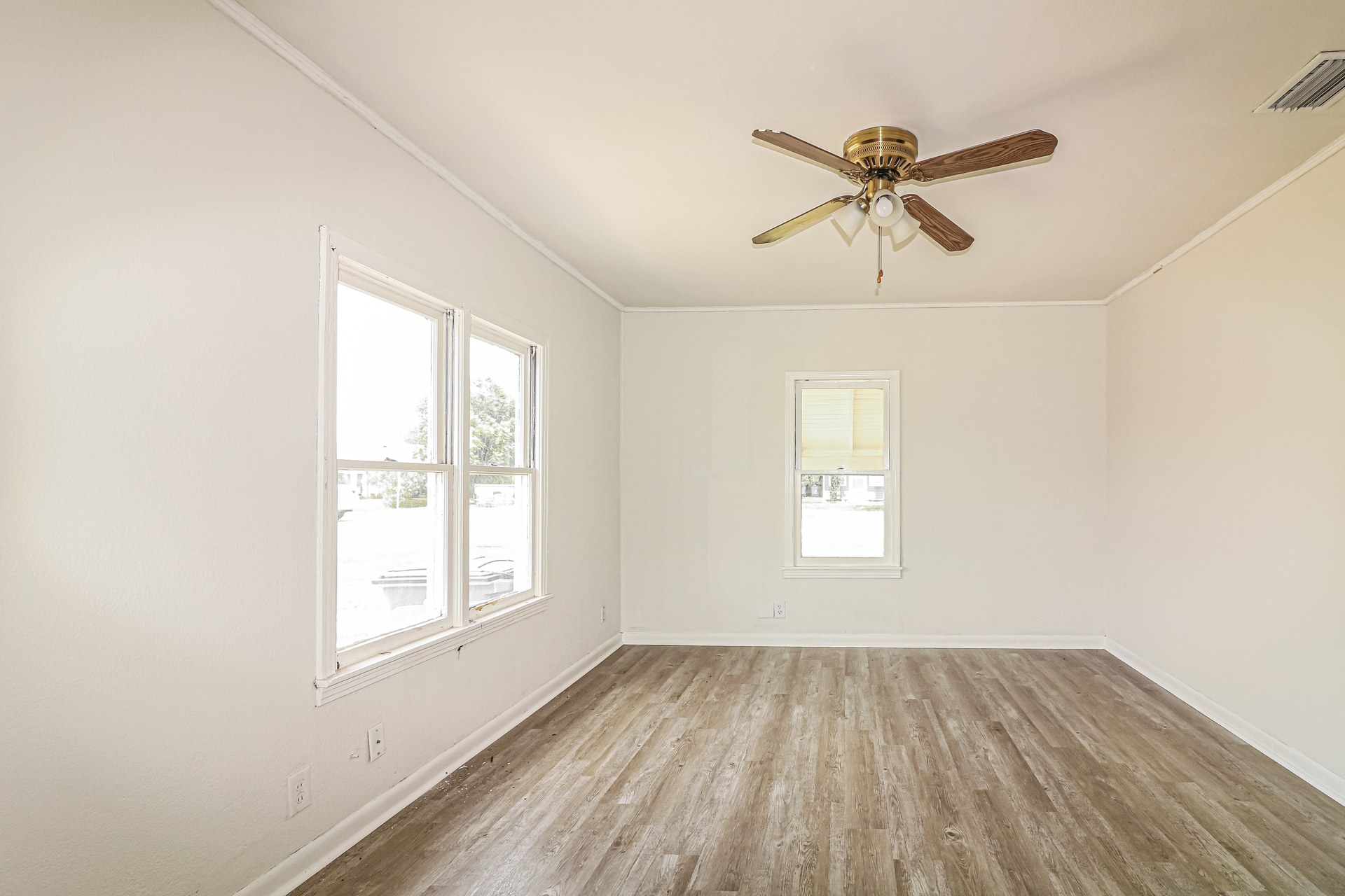 Photo 11 of 21 of 716 8th St, Portland, TX