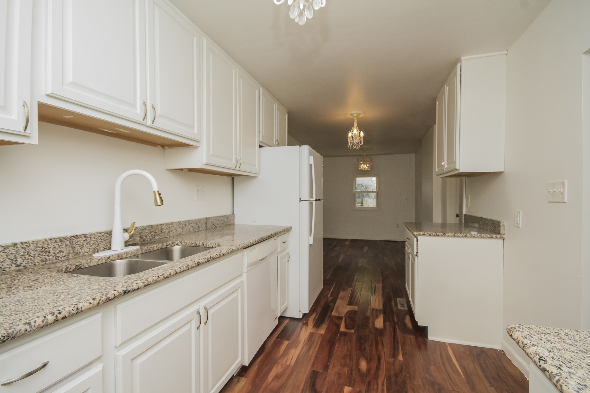 Photo 2 of 22 of 1107 E Joliet St, Crown Point, IN