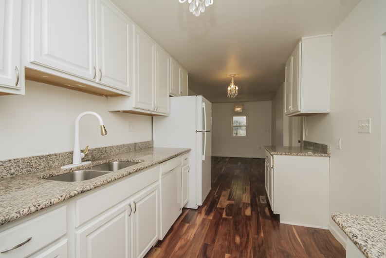 Property photo 2 of 1107 E Joliet St